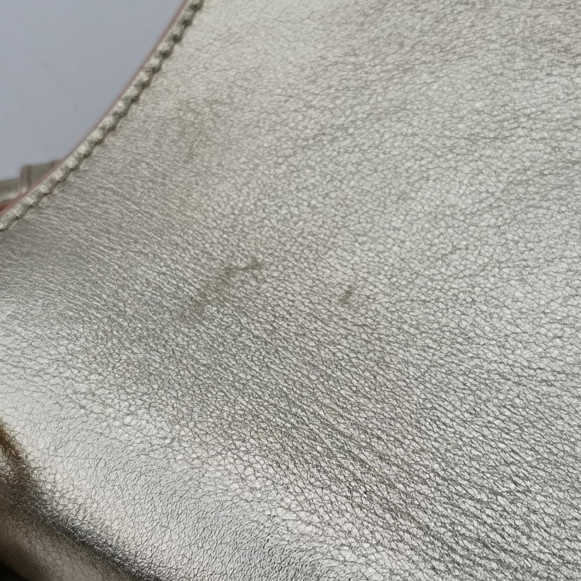 フェンディ Fendi ショルダーバッグ レディース スタッズ　キャナイ ゴールド レザー 8M0381 OZ8 188-8241