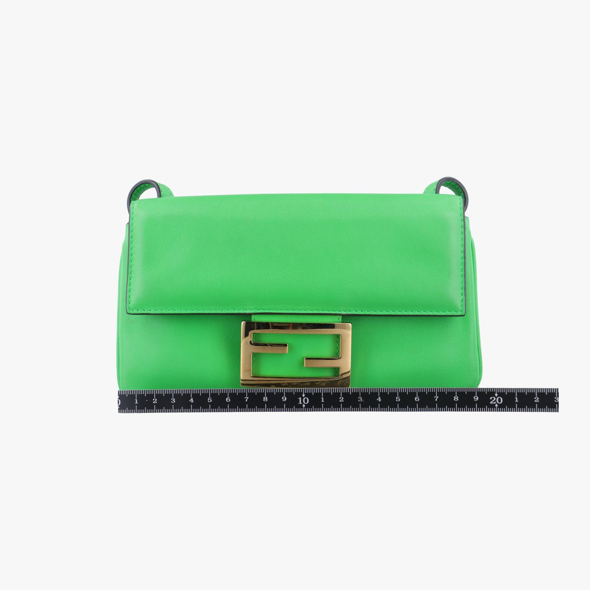 フェンディ Fendi ショルダーバッグ レディース バゲット ミニ グリーン レザー