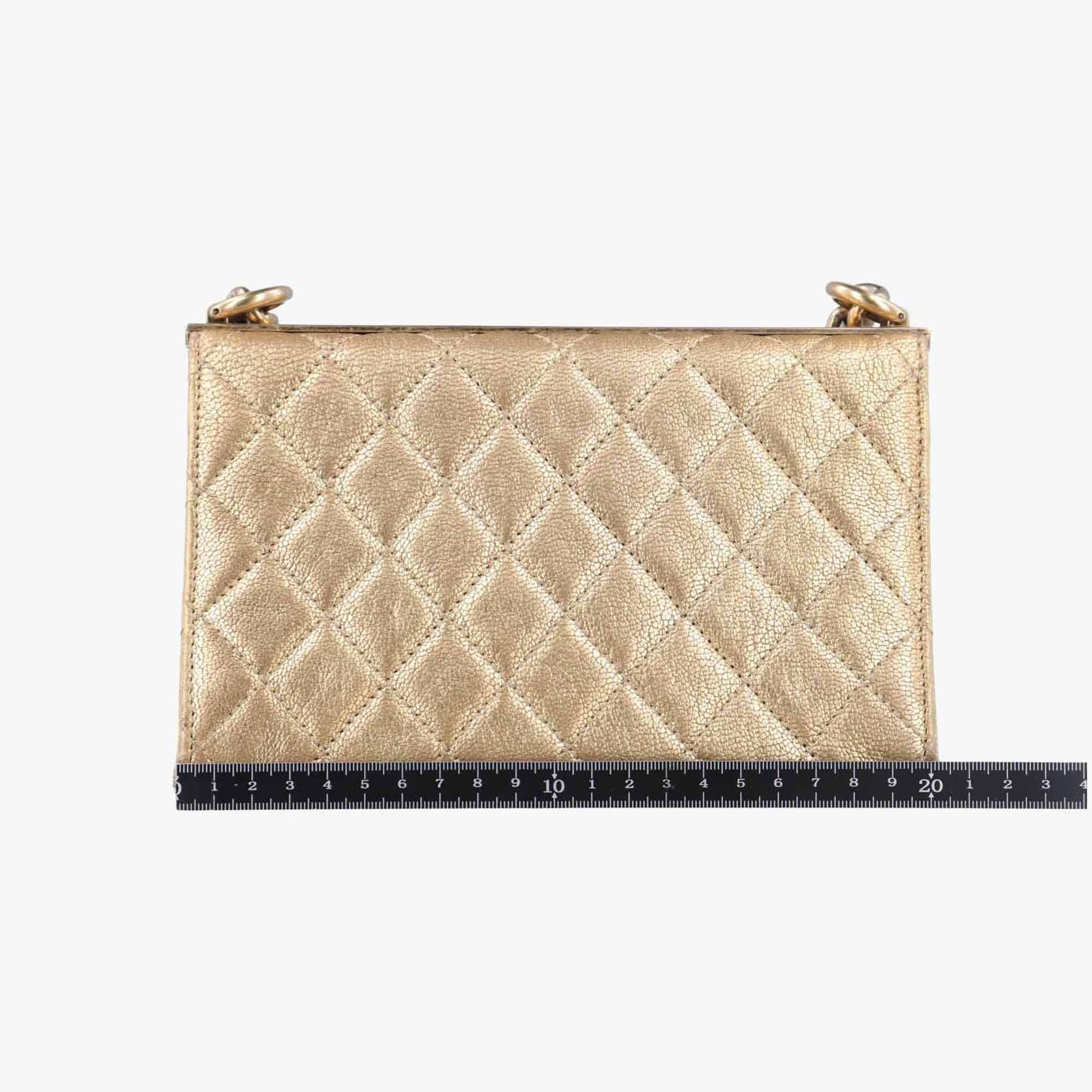 シャネル Chanel ショルダーバッグ レディース 2.55 マトラッセ ゴールド キャビアスキン A67506 17247562