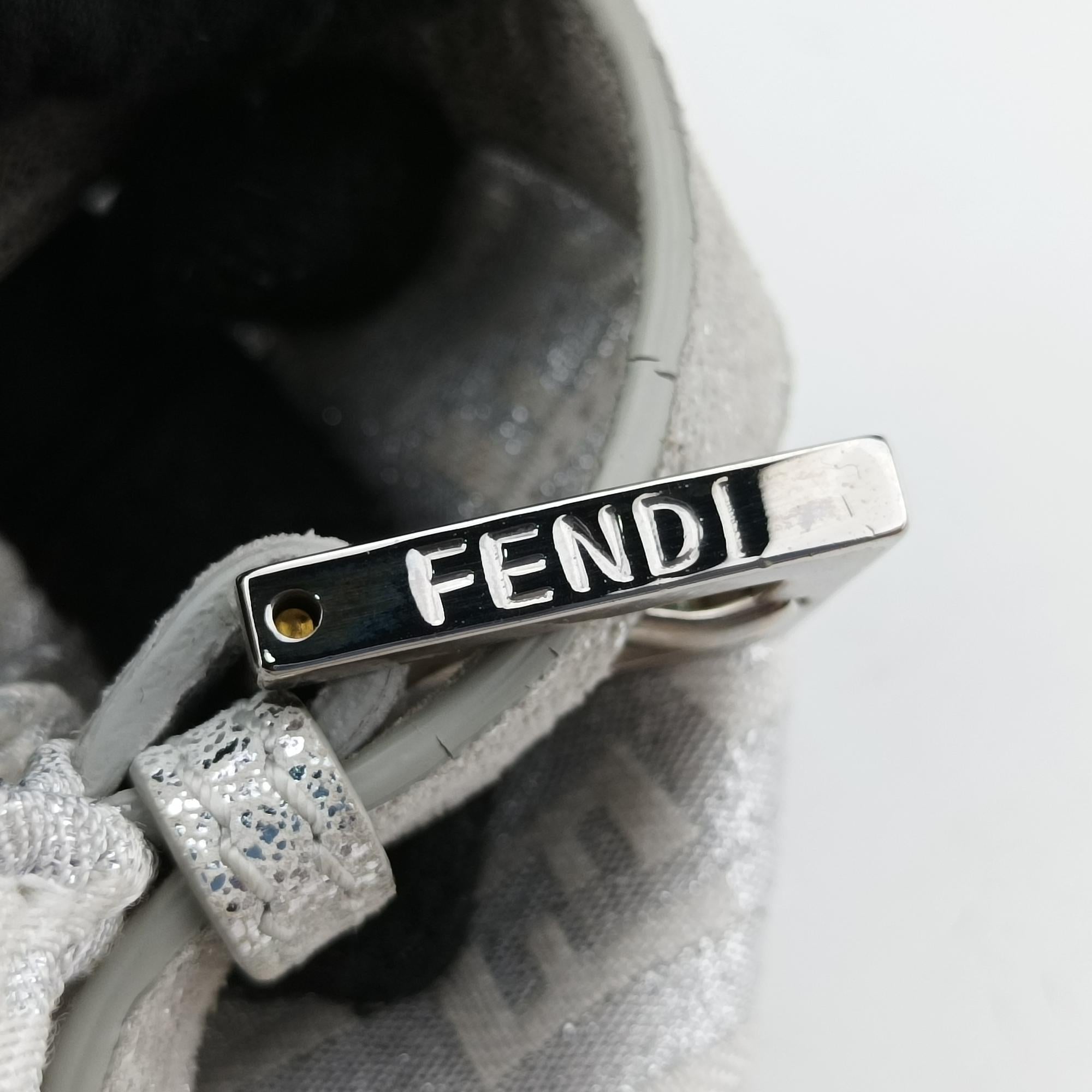 フェンディ Fendi ショルダーバッグ レディース マンマバケット シルバー キャンバス 2220-8BR003-R06-068