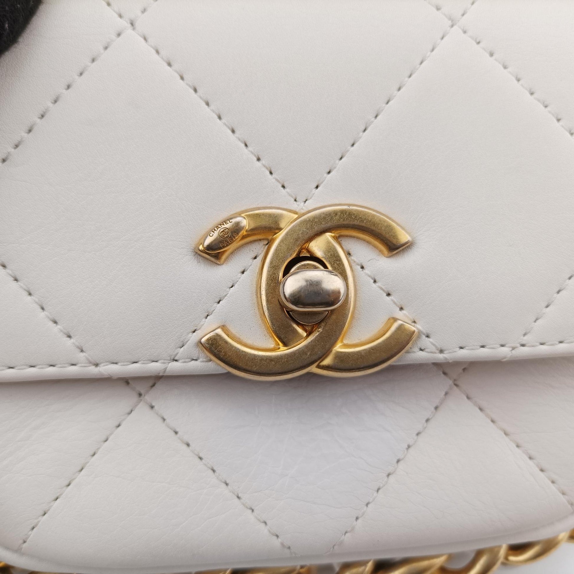 シャネル Chanel ショルダーバッグ レディース マトラッセ　ココマーク ホワイト レザー AS2833 EC934AT1