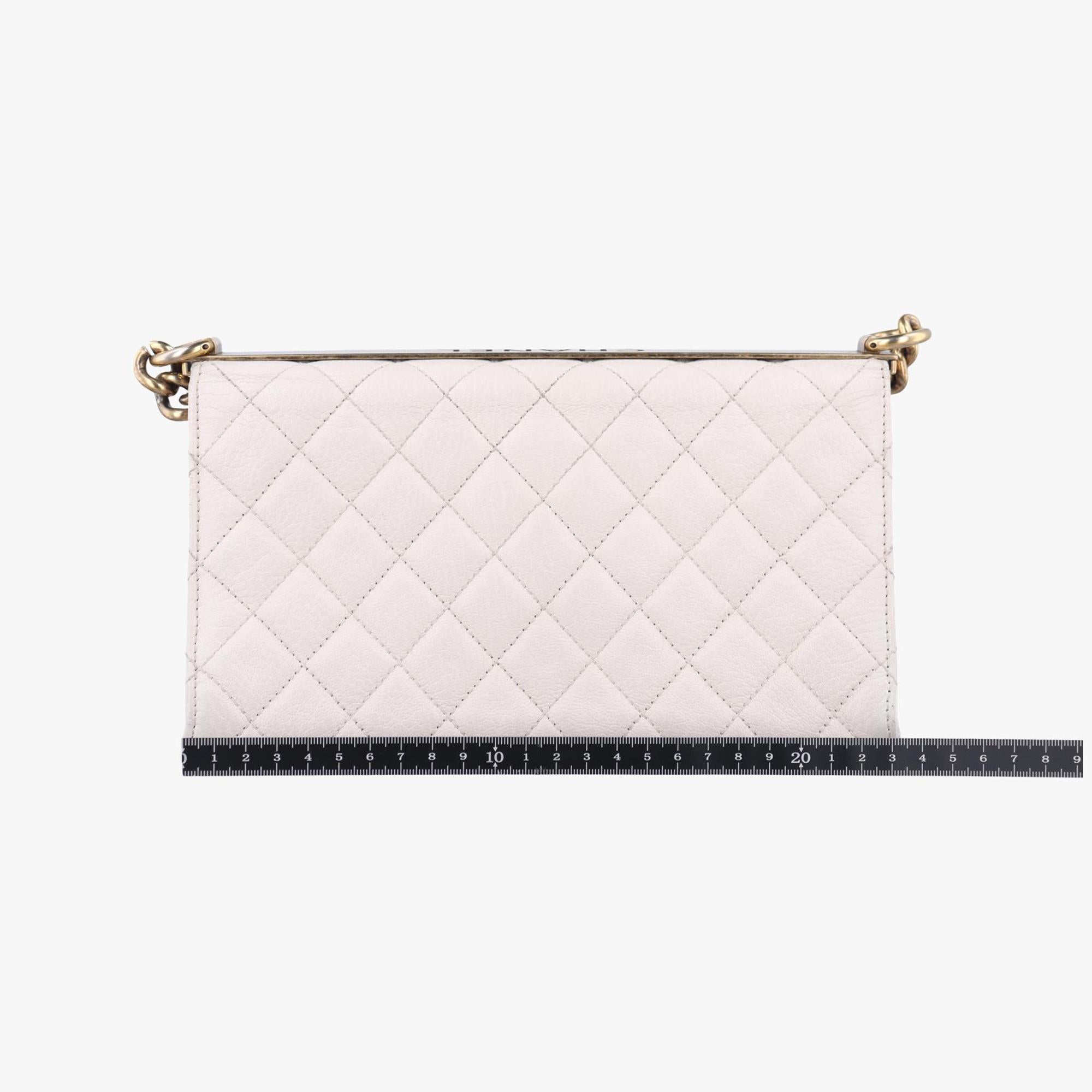 シャネル Chanel ショルダーバッグ レディース 2.55　マトラッセ ホワイト ラムスキン A67507 17244190