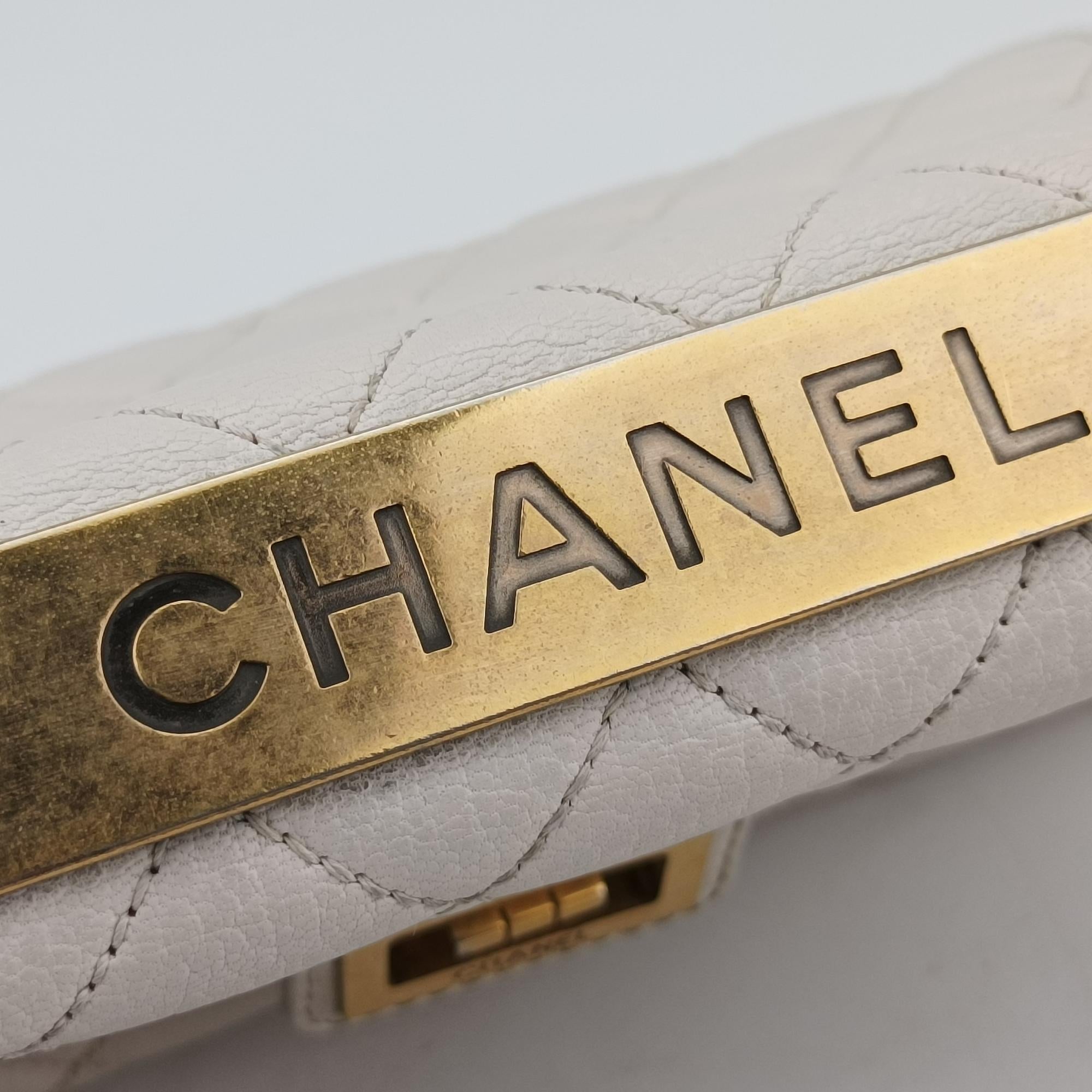 シャネル Chanel ショルダーバッグ レディース 2.55　マトラッセ ホワイト ラムスキン A67507 17244190