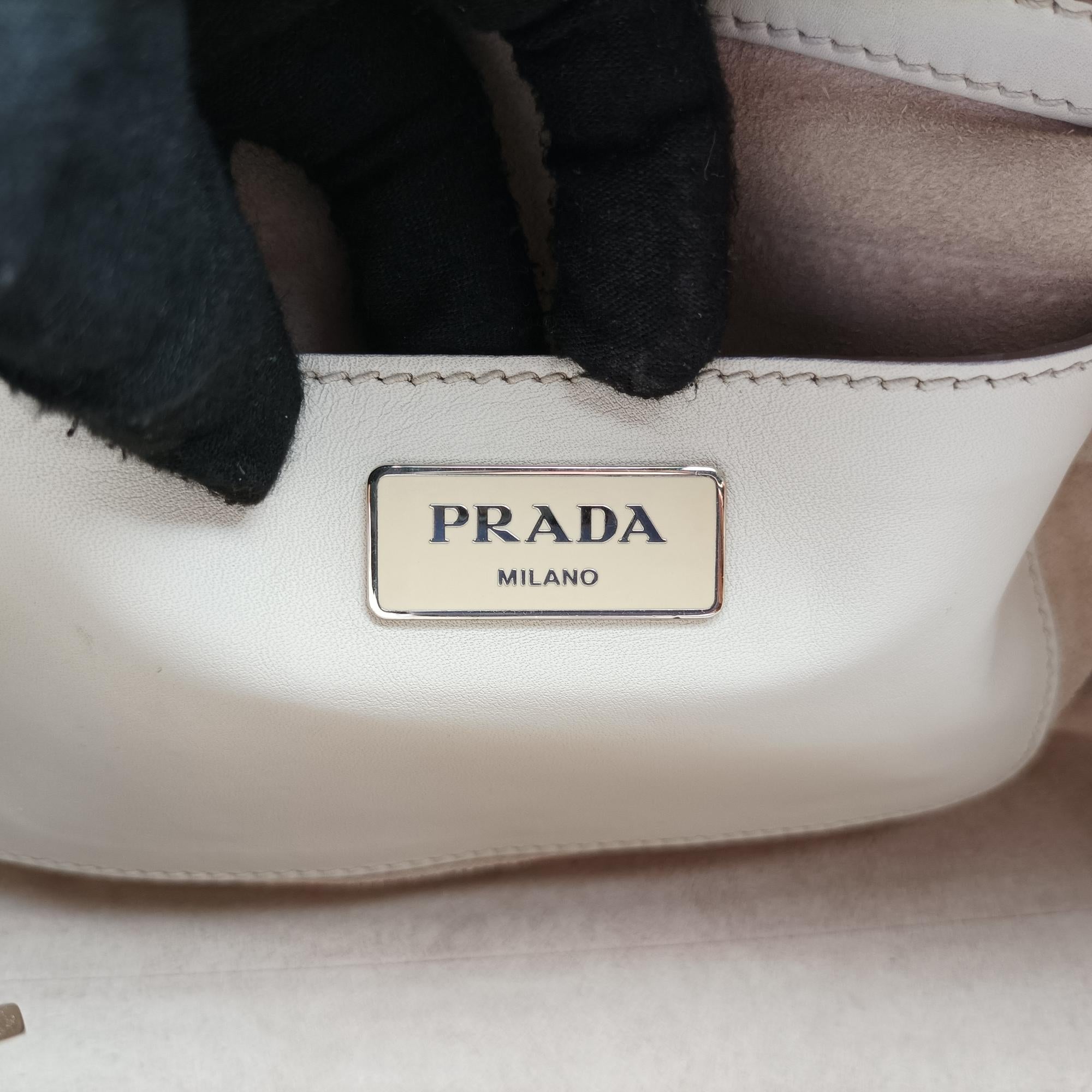 プラダ Prada ショルダーバッグ レディース タルコ シティ カーフ ツイン ポケット ホワイト レザー B2861K 7/E