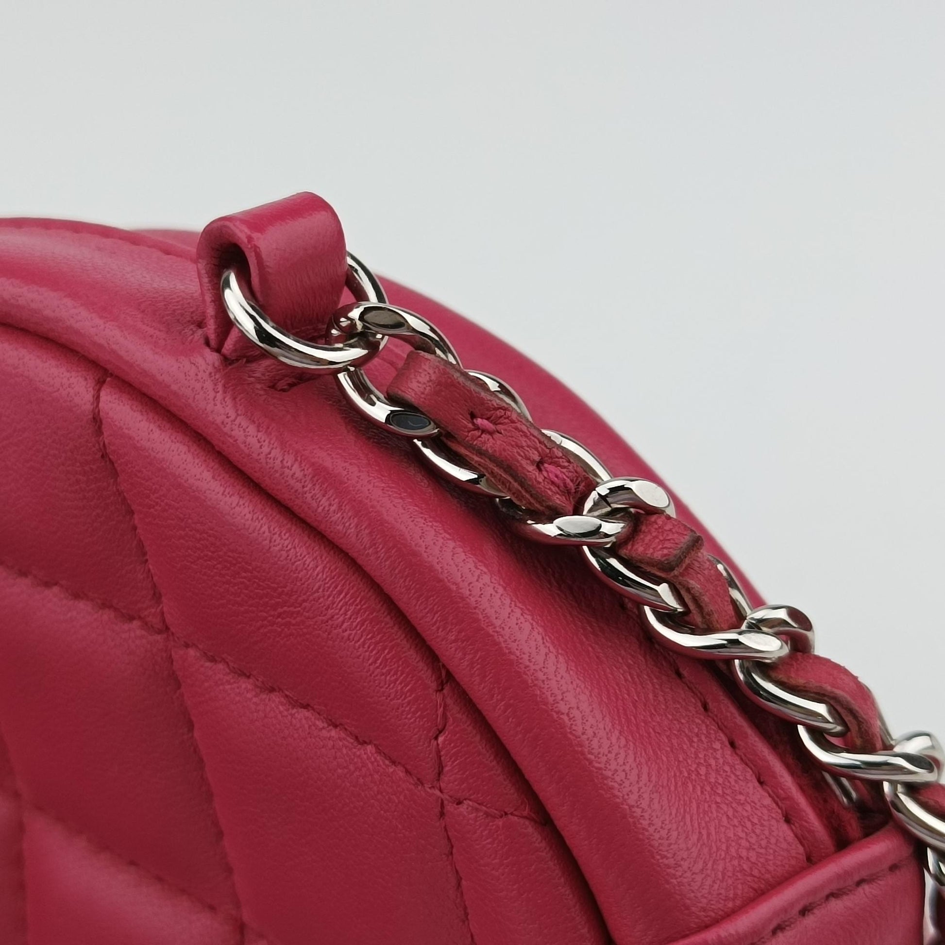 シャネル Chanel ショルダーバッグ レディース マトラッセ ラウンド ローズ レッド ラムスキン A70657 26364065