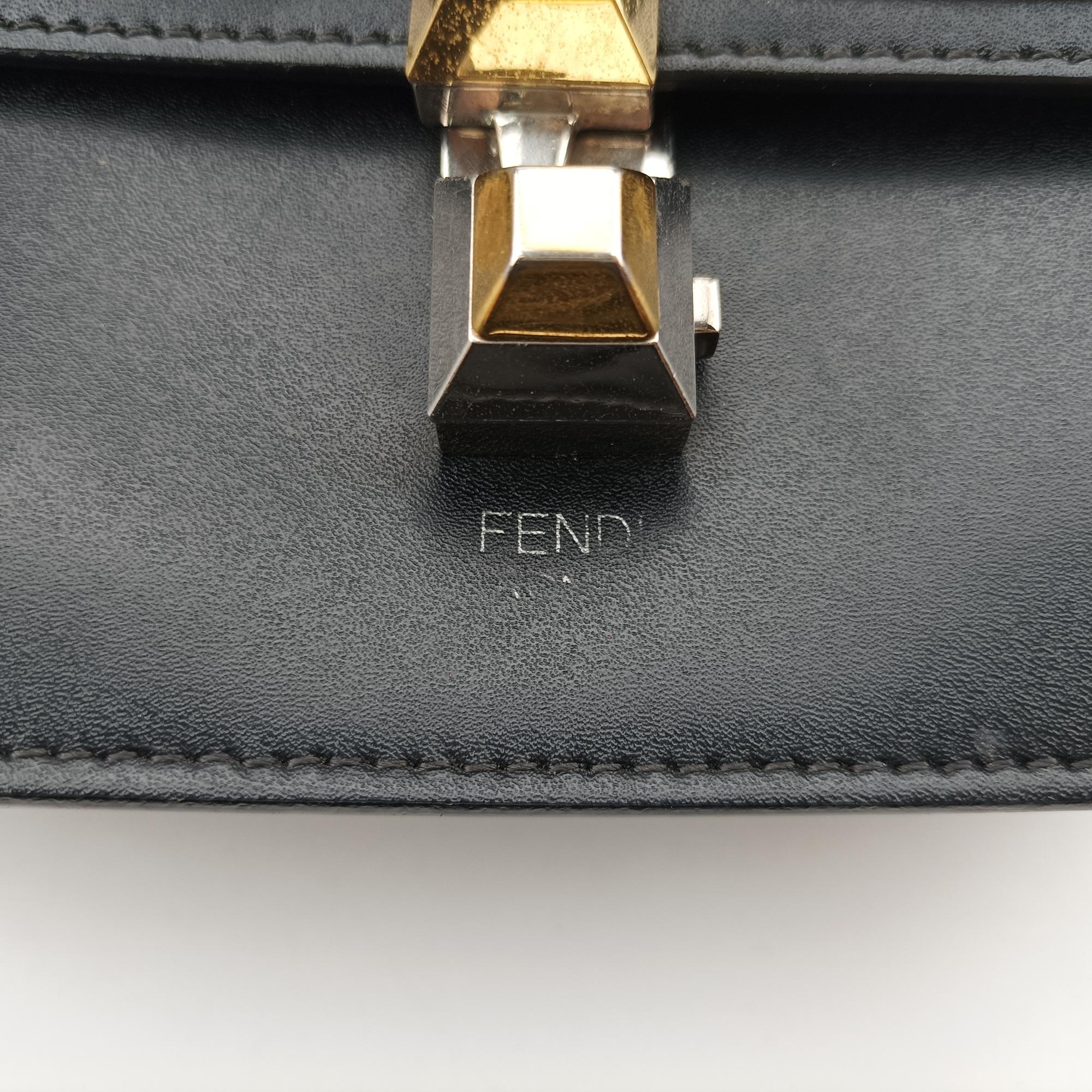 フェンディ Fendi ショルダーバッグ レディース ブラック 8M0381-2SR-188-0189