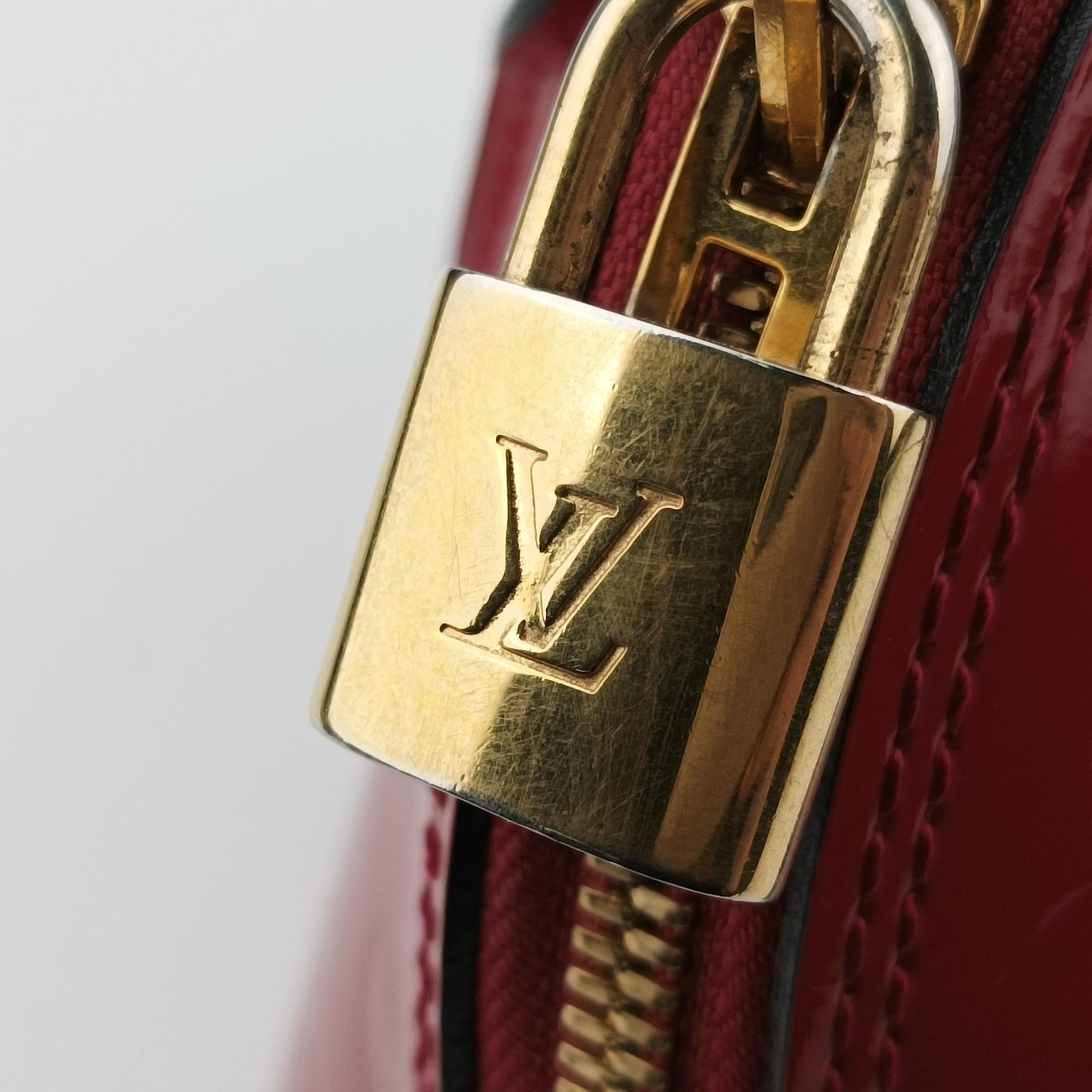 ルイヴィトン Louis Vuitton ショルダーバッグ レディース レッド MI1133