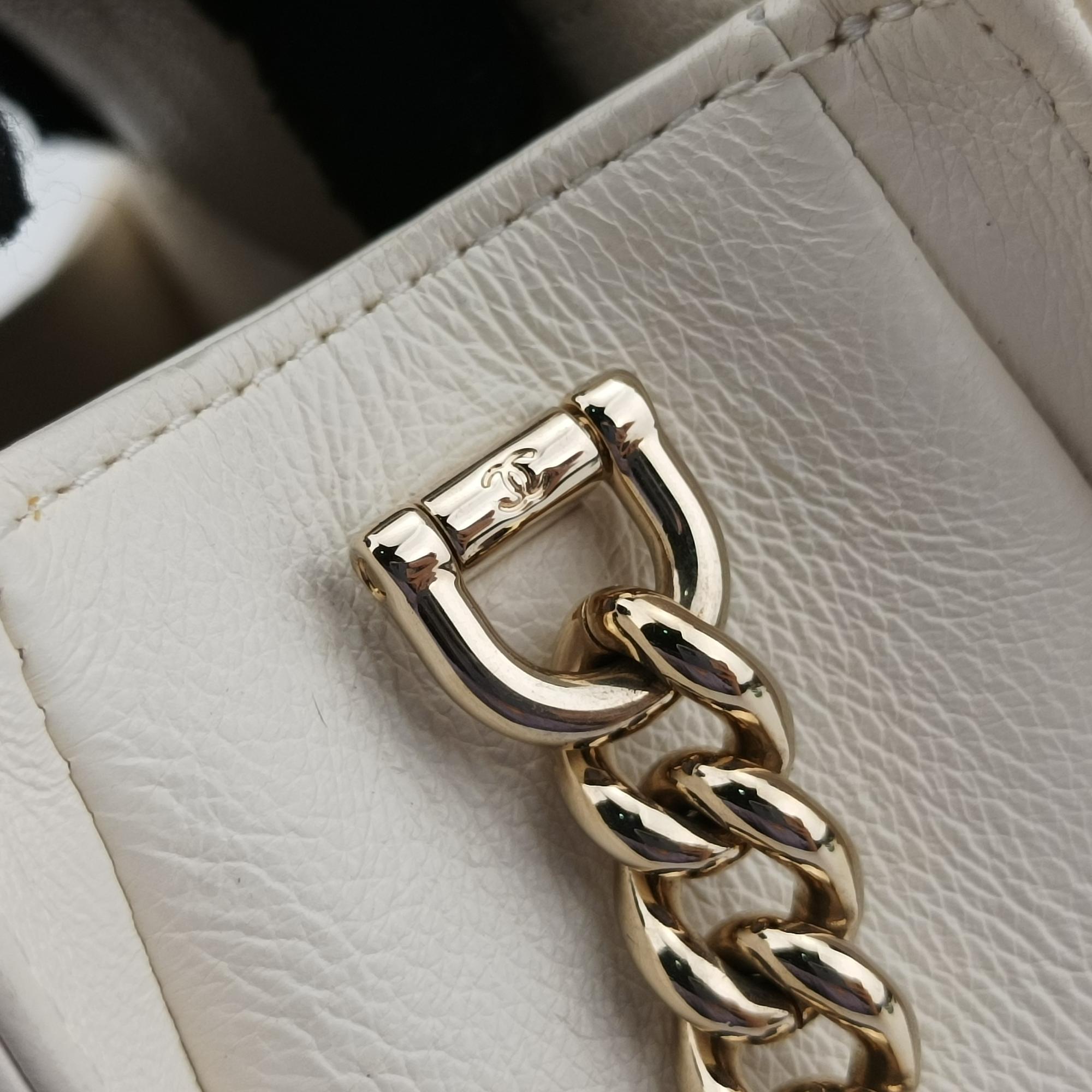 シャネル Chanel ショルダーバッグ レディース ホワイト A93731 23754277