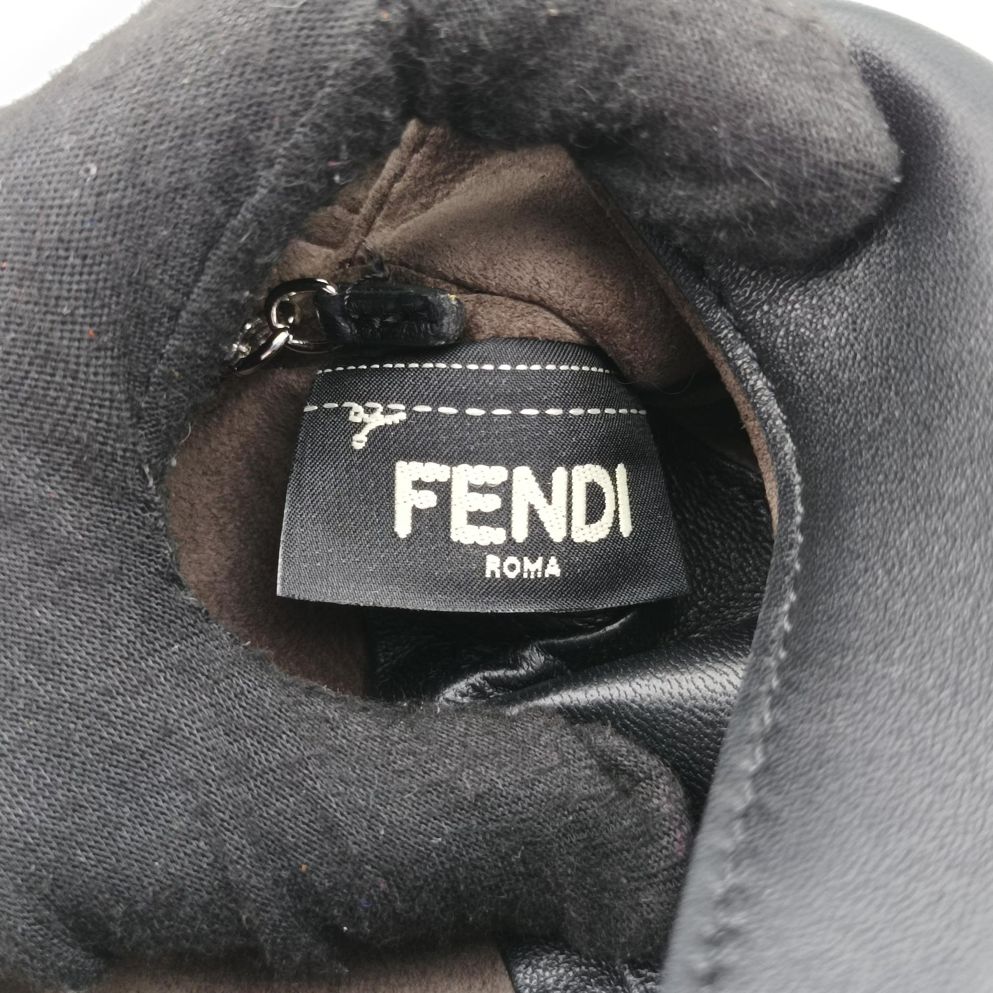 フェンディ Fendi ショルダーバッグ レディース モンスター マイクロバケット ブラック レザー 8M0354-3ZQ-159-9290