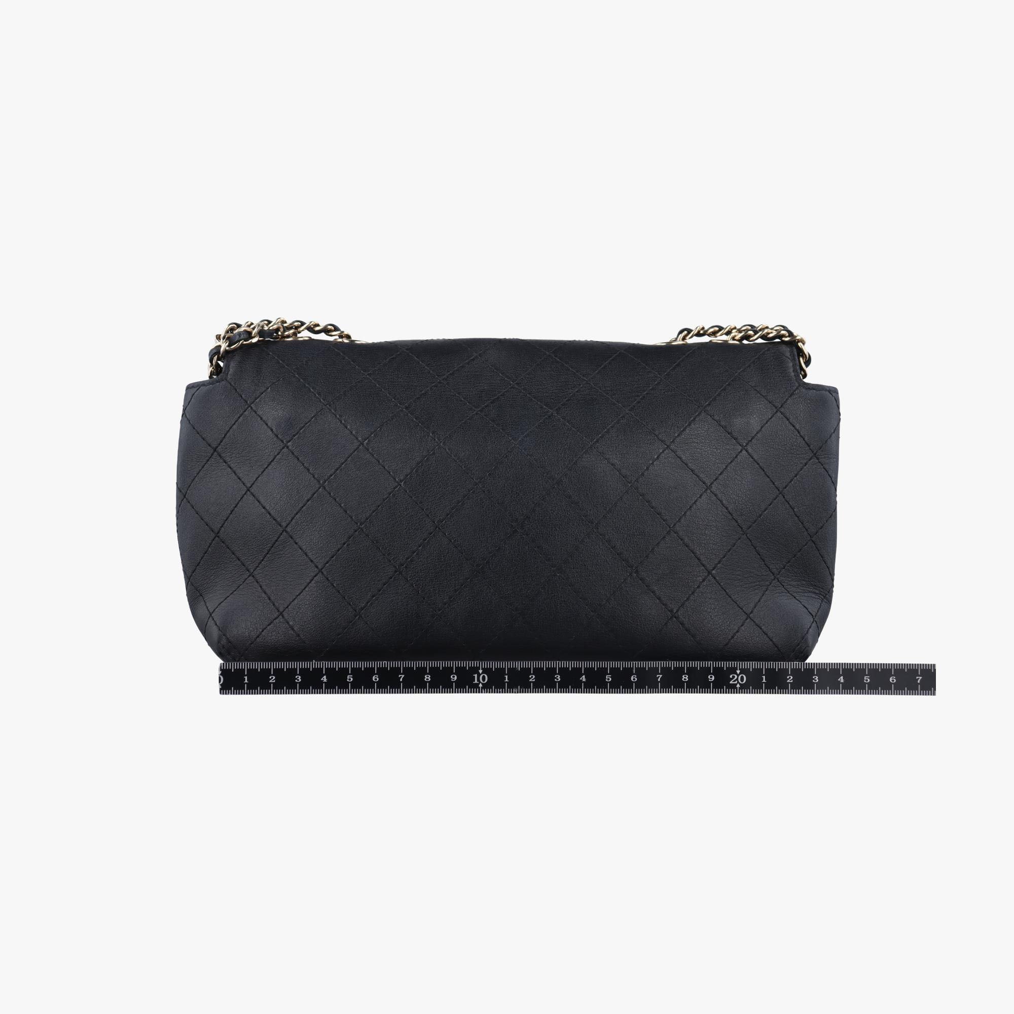 Covered CC Flap Black leather AS0534 27693644マトラッセ カバード CC フラップ ブラック レザー AS0534 27693644