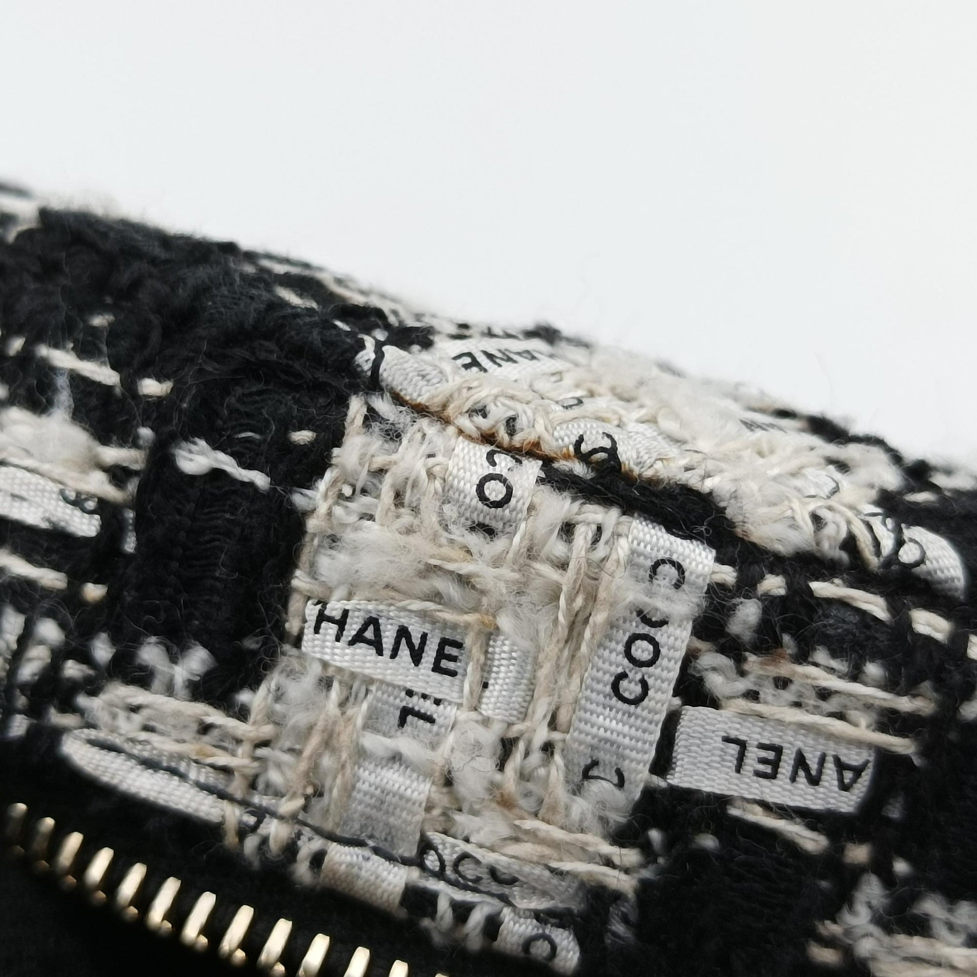 シャネル Chanel ショルダーバッグ レディース ロウンドアスアース リボン ブラック ファブリック AP0245 29910382