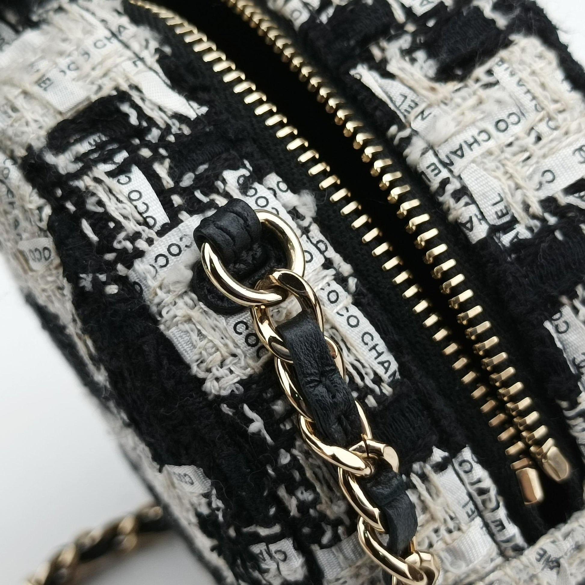 シャネル Chanel ショルダーバッグ レディース ロウンドアスアース リボン ブラック ファブリック AP0245 29910382