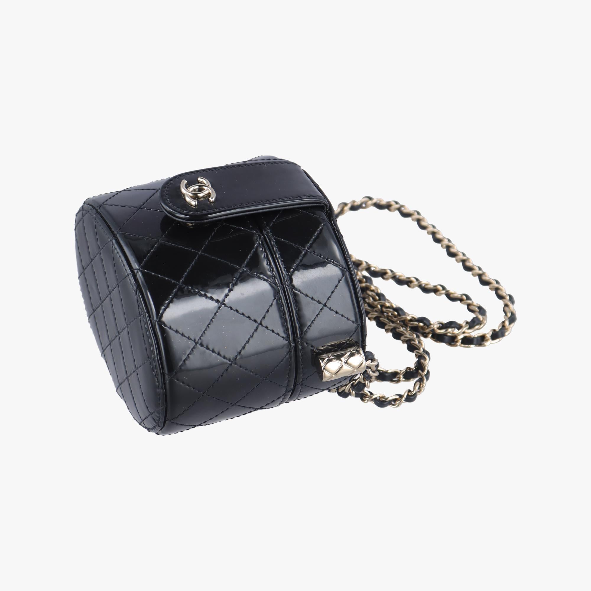 シャネル Chanel ショルダーバッグ レディース ブラック AP1573 29722180