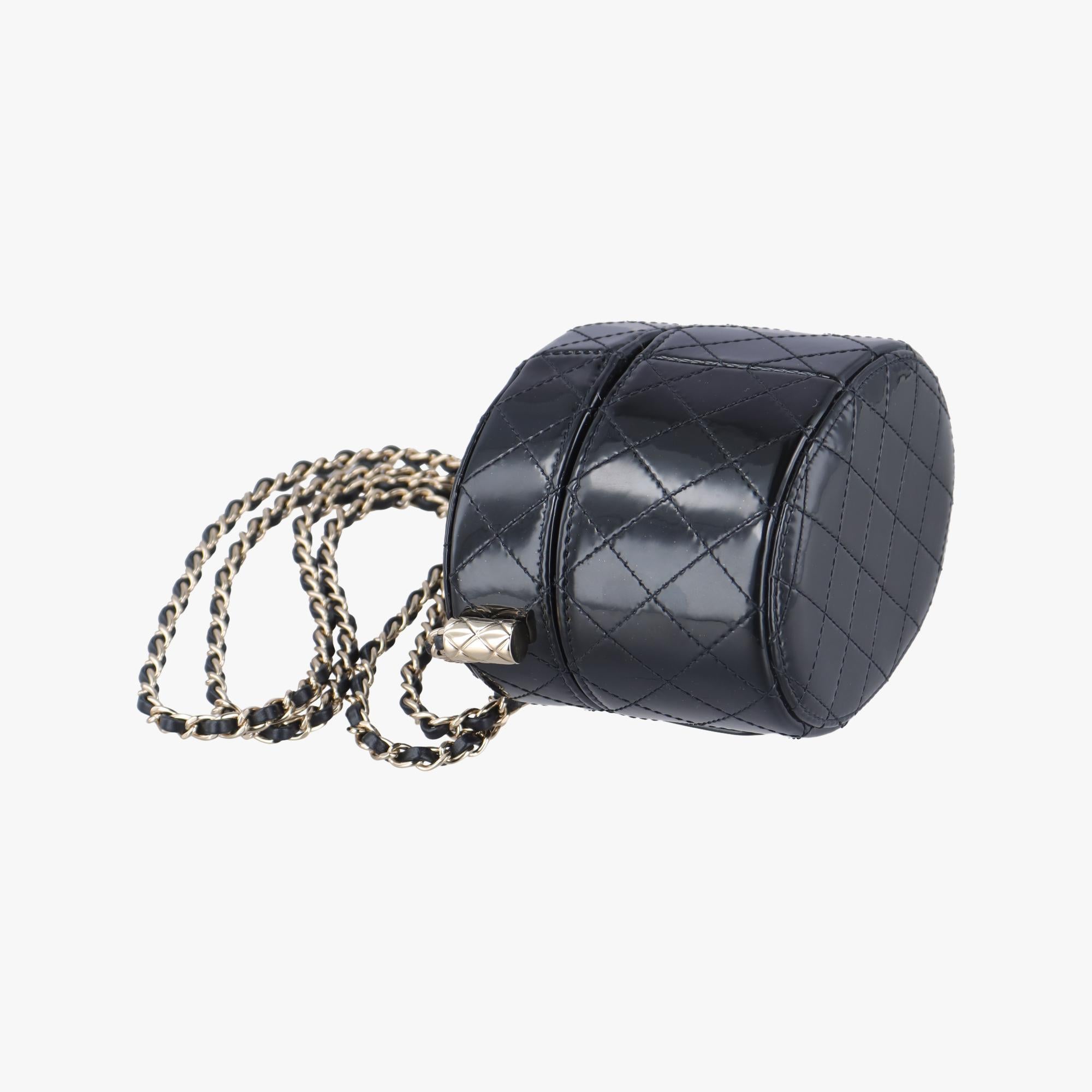 シャネル Chanel ショルダーバッグ レディース ブラック AP1573 29722180