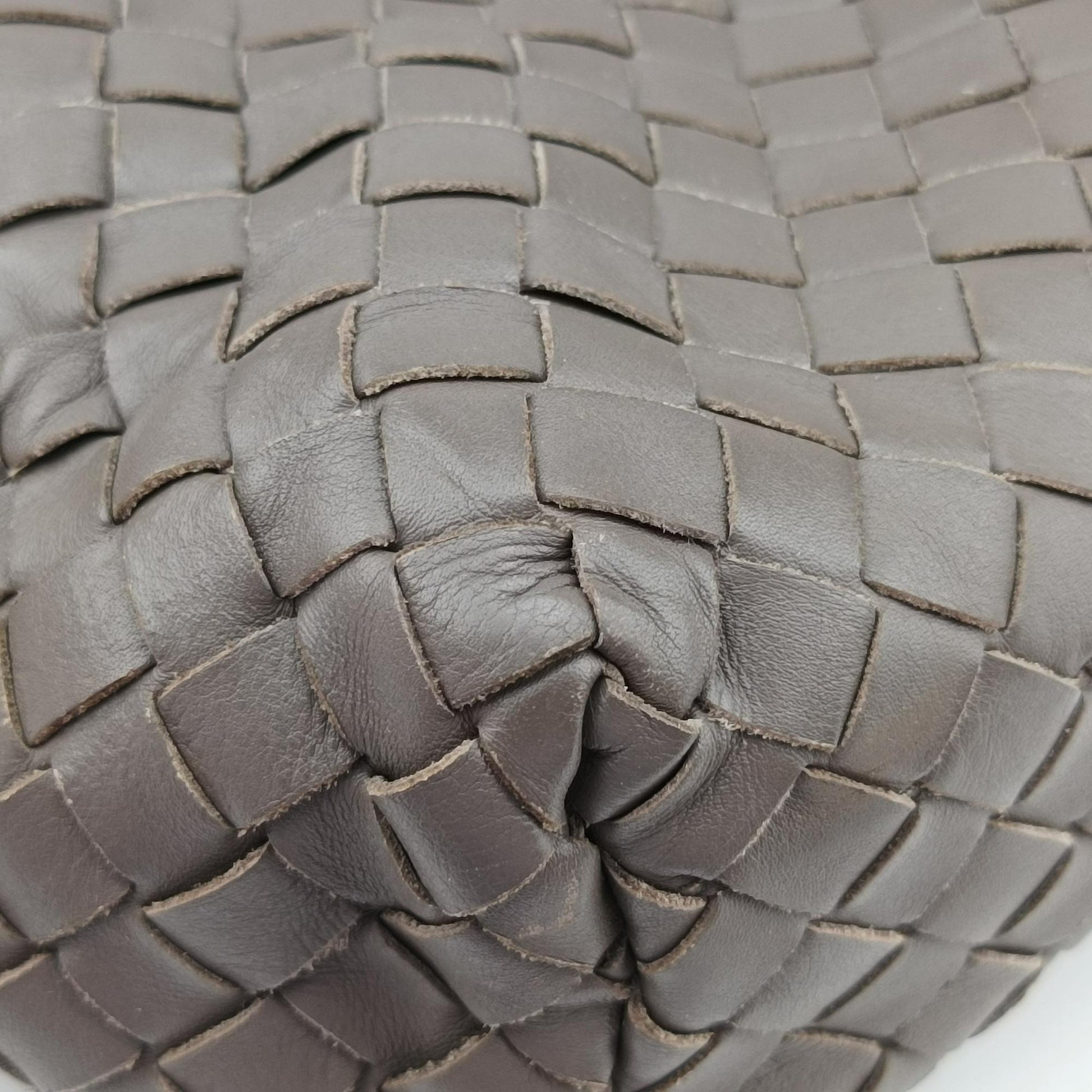 ボッテガヴェネタ Bottega Veneta ショルダーバッグ レディース イントレチャート グレー ラムスキン B00044411Y