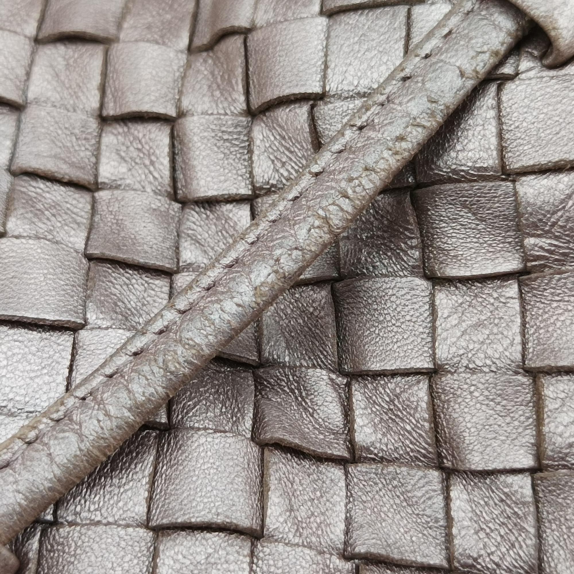 ボッテガヴェネタ Bottega Veneta ショルダーバッグ レディース イントレチャート グレー ラムスキン 10200102045NIC 9G00007256C510961092