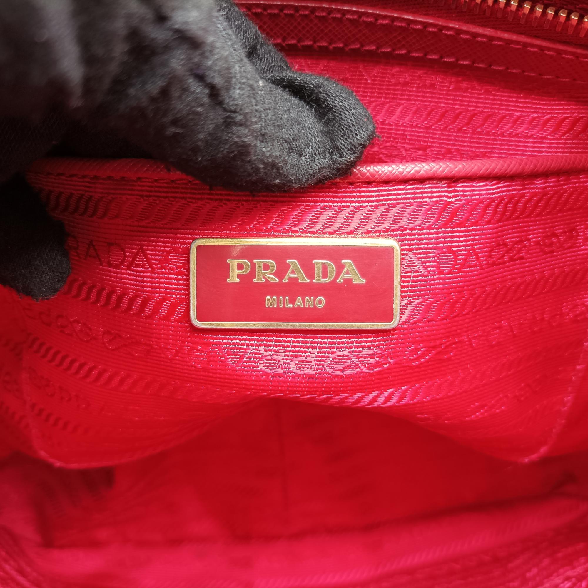 プラダ Prada ショルダーバッグ レディース ジップ ホーボー レッド サフィアーノレザー 31/S 173