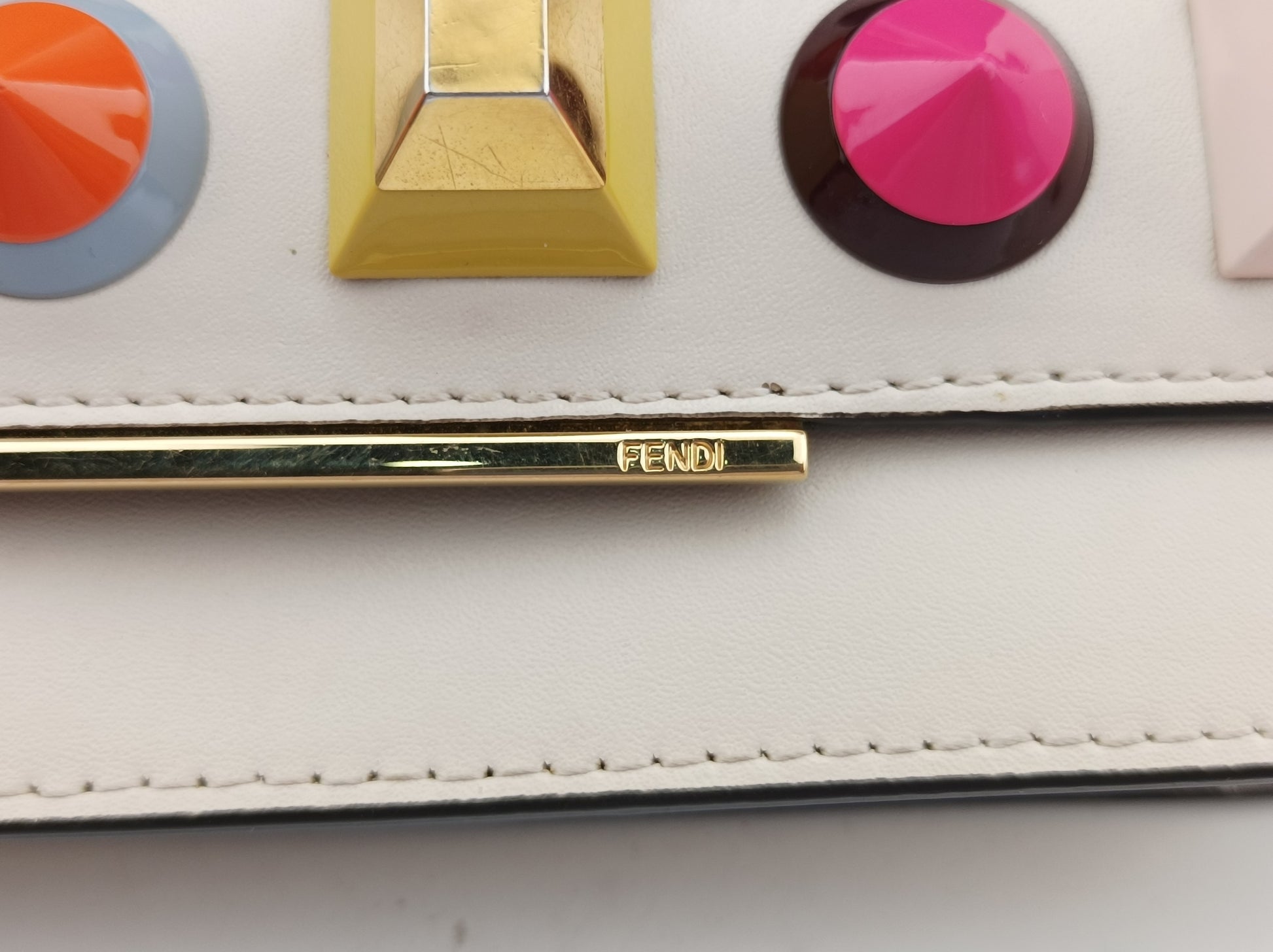 フェンディ Fendi ショルダーバッグ レディース レインボー スタッズ チューブ ホワイト レザー 8M0346.SR0 188.0189