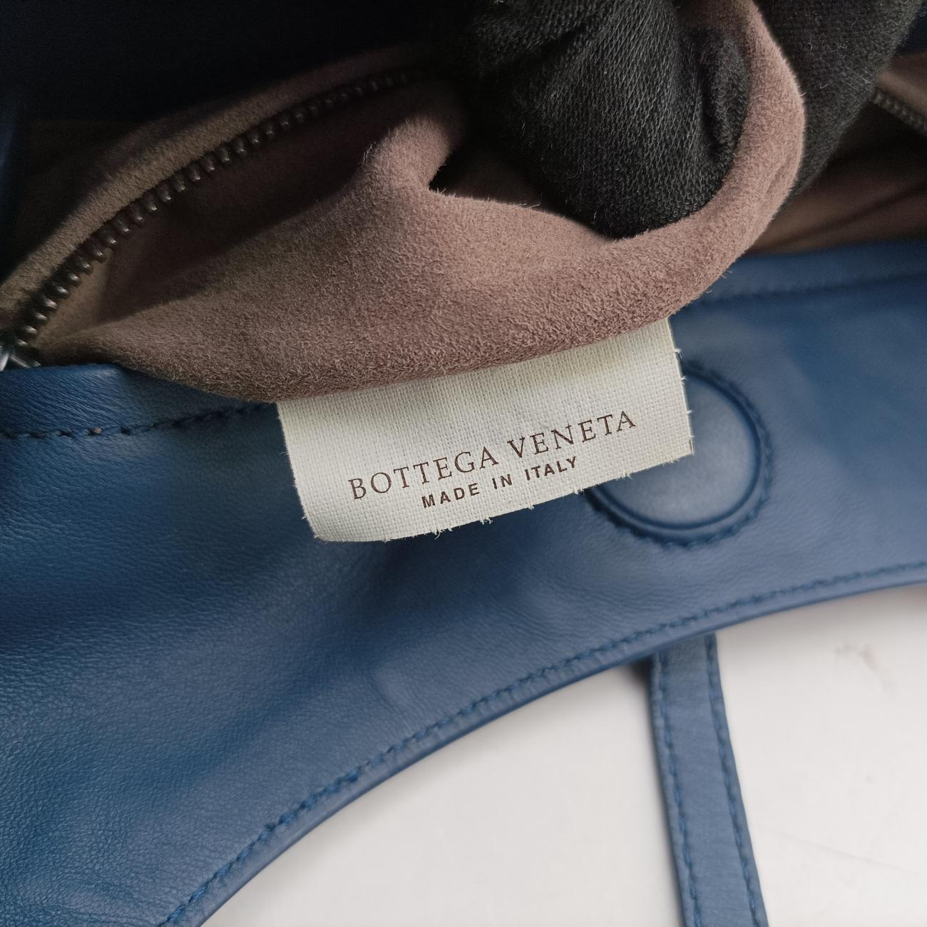 Intrecciato Blue lambskin  B05398110Vイントレチャート ブルー ラムスキン  B05398110V