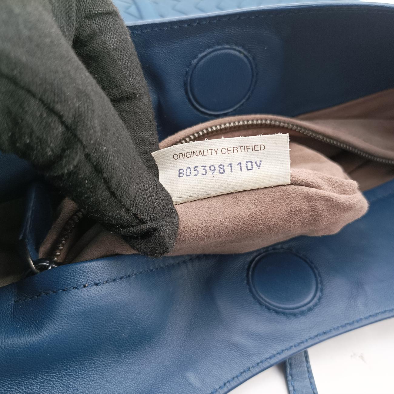 Intrecciato Blue lambskin  B05398110Vイントレチャート ブルー ラムスキン  B05398110V