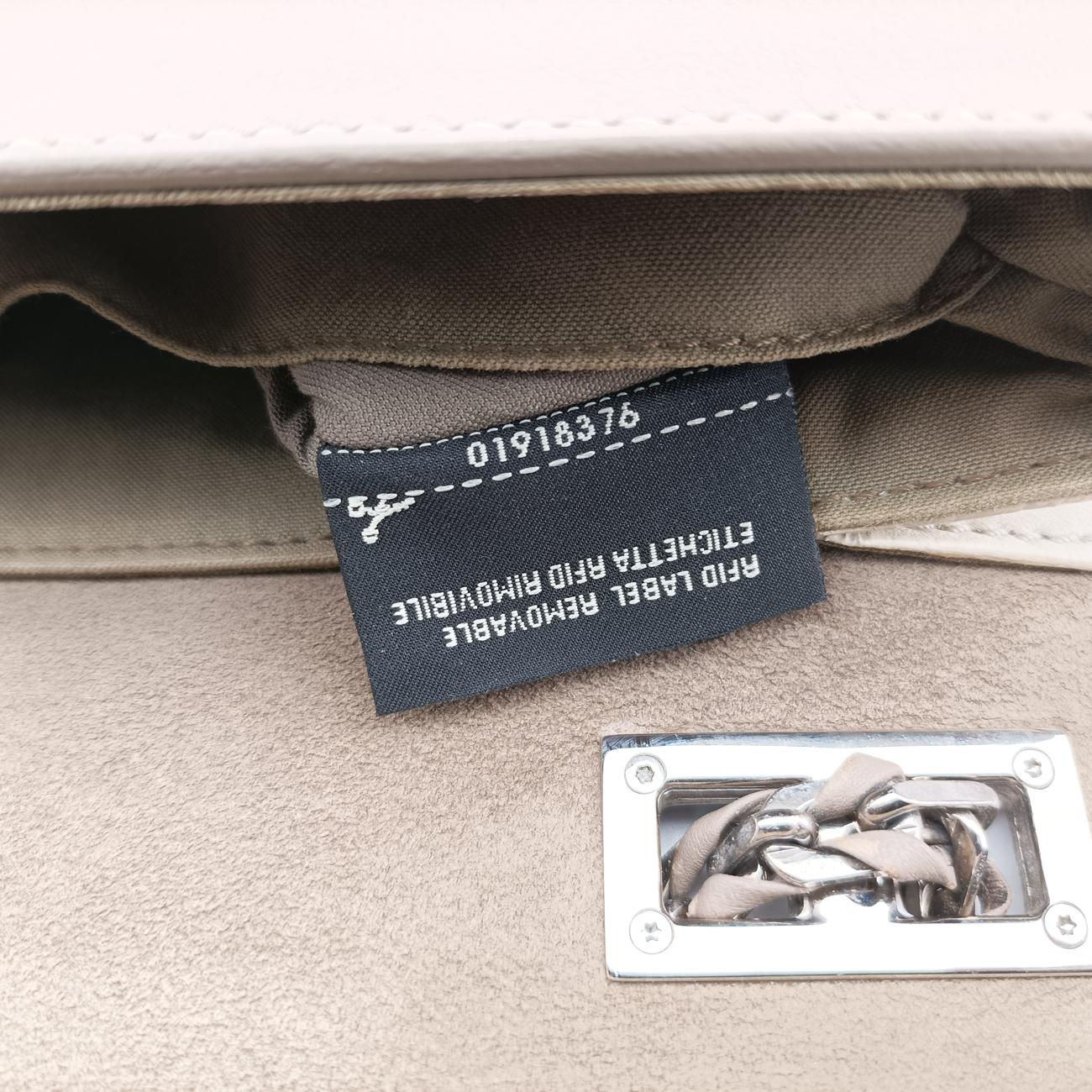 3 Baguette Grey Leather 8BR763 8BR763-2WD-168-8241トレ バゲット グレー レザー 8BR763 8BR763-2WD-168-8241