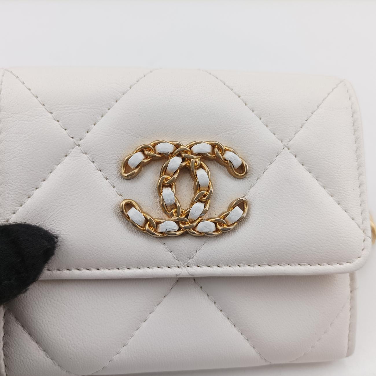CHANEL 19 Flap Coin Purse White lambskin AP1787 30568493マトラッセ シャネル 19 フラップ コインパース ホワイト ラムスキン AP1787 30568493