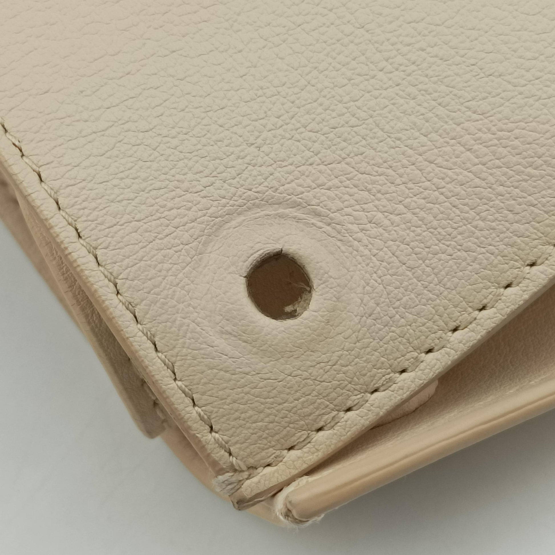 Large Dior Addict Shopping Tote White Leather 19-MA-0114ラージ ディオール アディクト ショッピング トート ホワイト レザー 19-MA-0114