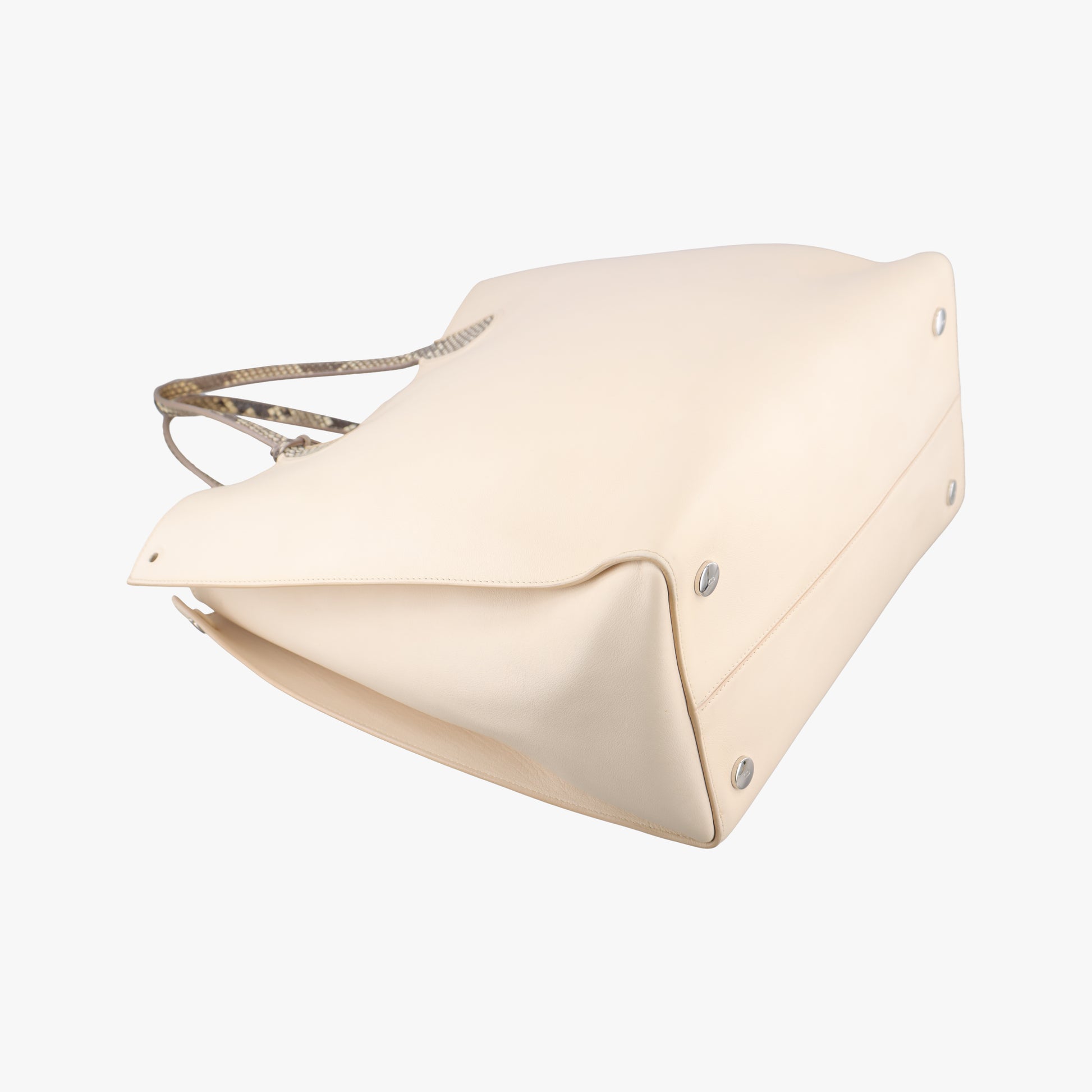 Large Dior Addict Shopping Tote White Leather 19-MA-0114ラージ ディオール アディクト ショッピング トート ホワイト レザー 19-MA-0114