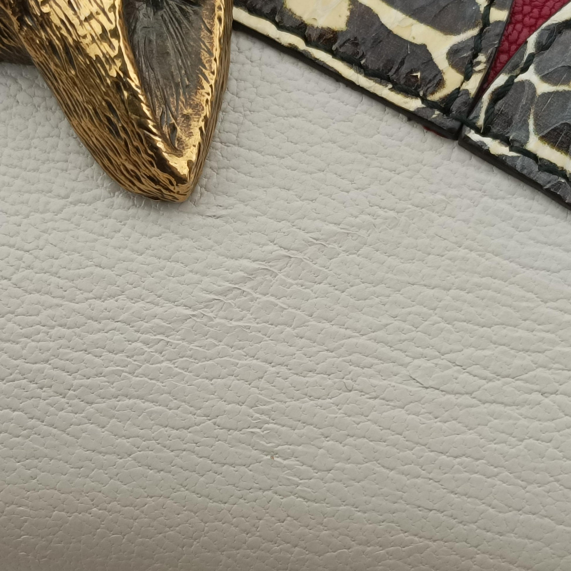 Broche White×red Leather 466433 D021990127ブロシュ ホワイト×レッド レザー 466433 D021990127