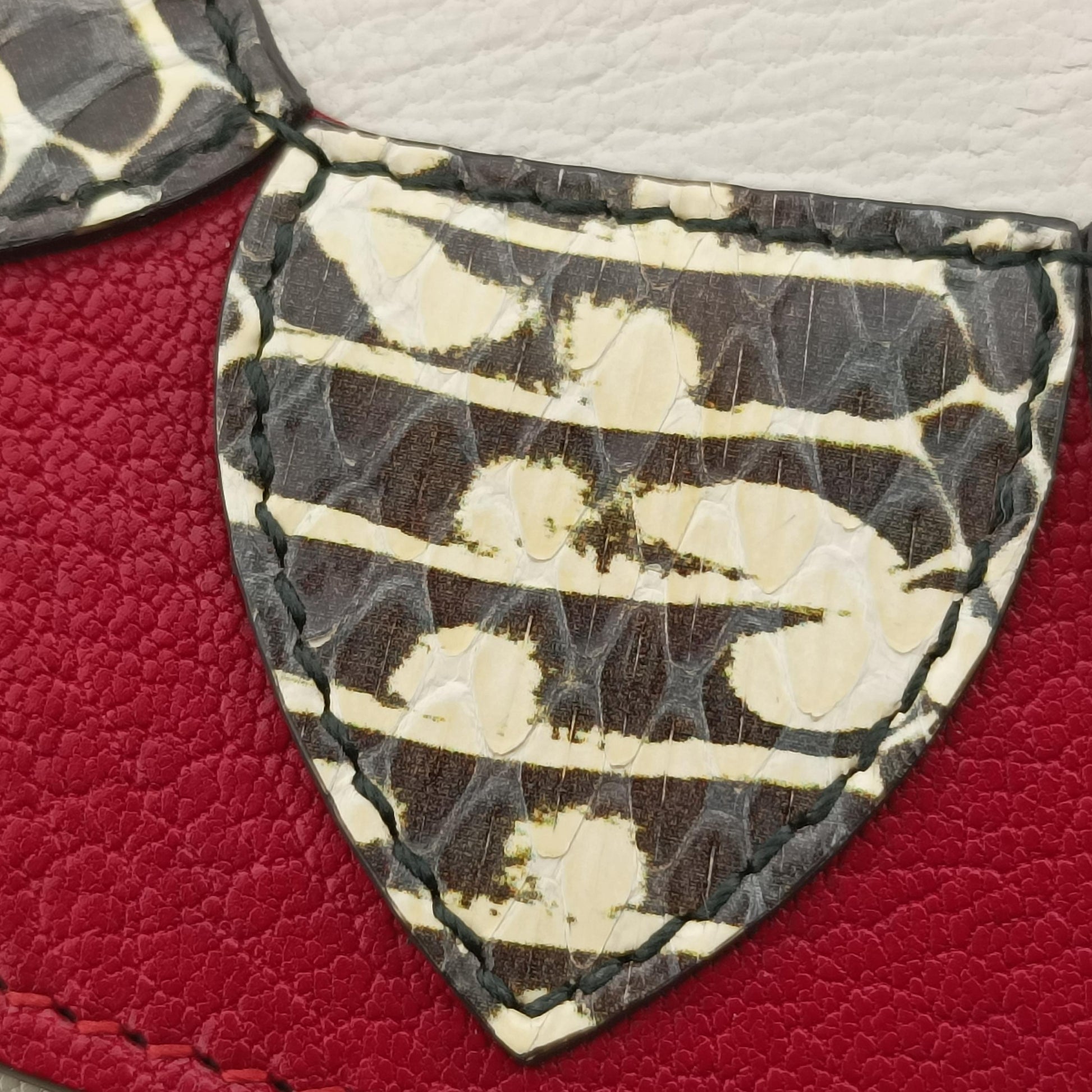 Broche White×red Leather 466433 D021990127ブロシュ ホワイト×レッド レザー 466433 D021990127