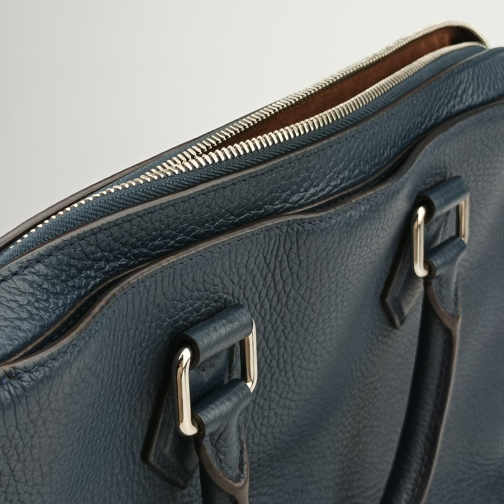 ARMAND Briefcase PM Navy Taurillon leather M53490 UB0138アルマンド ブリーフケース PM ネイビー トリヨンレザー M53490 UB0138