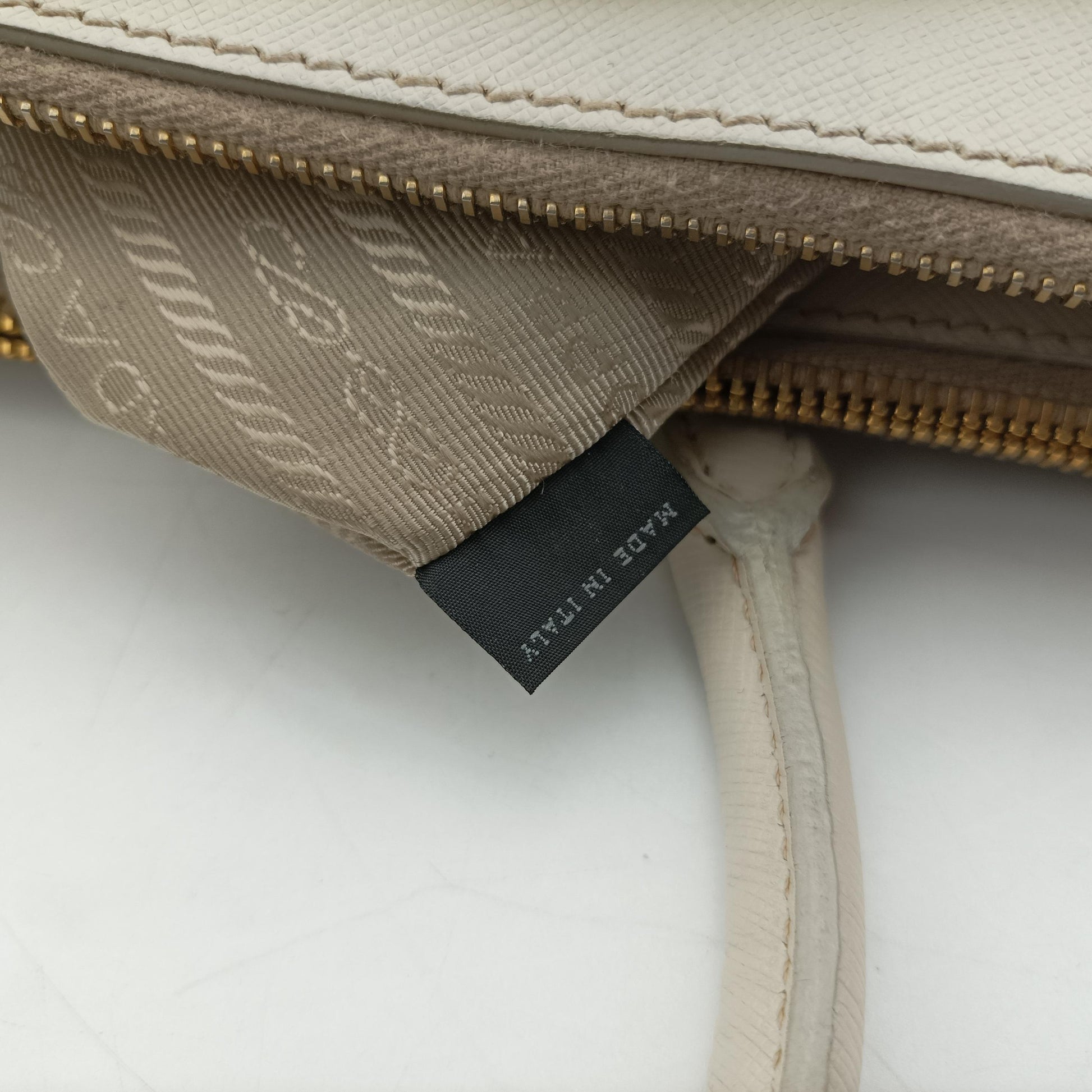 Galleria White SAFFIANO Leather BN1844 25ガレリア ホワイト サフィアーノレザー BN1844 25