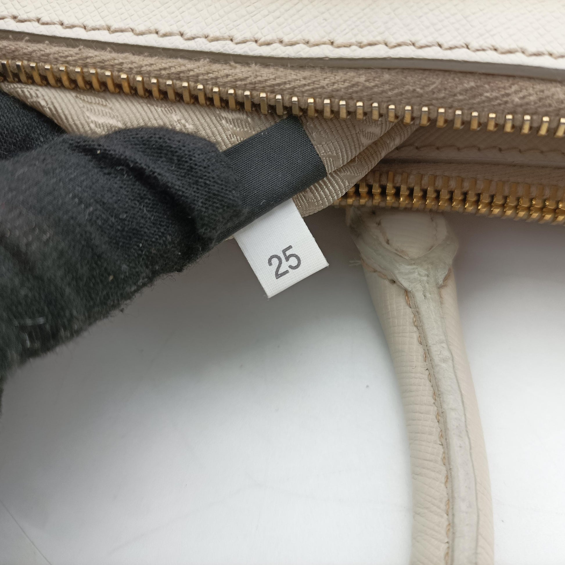 Galleria White SAFFIANO Leather BN1844 25ガレリア ホワイト サフィアーノレザー BN1844 25