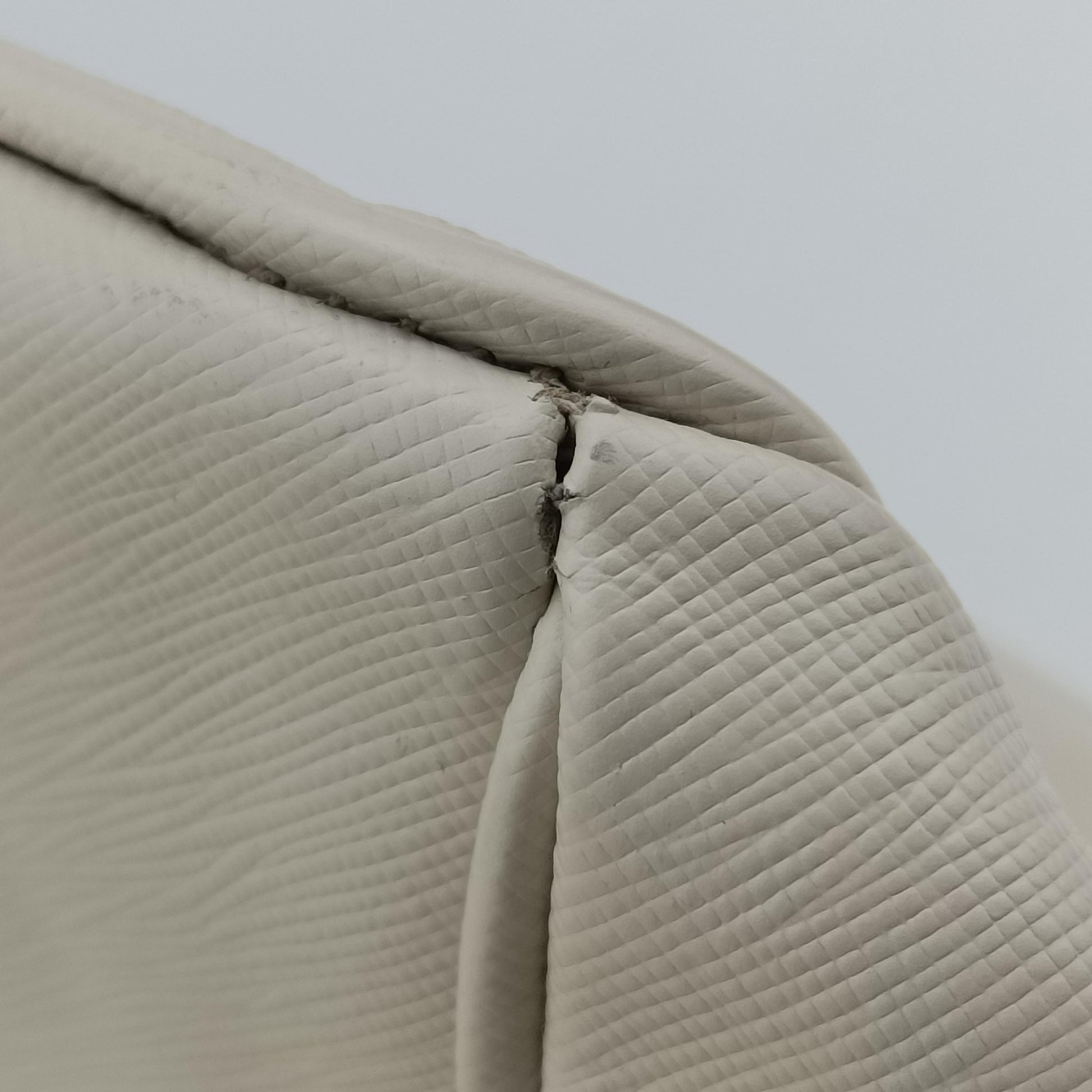 Galleria White SAFFIANO Leather BN1844 25ガレリア ホワイト サフィアーノレザー BN1844 25