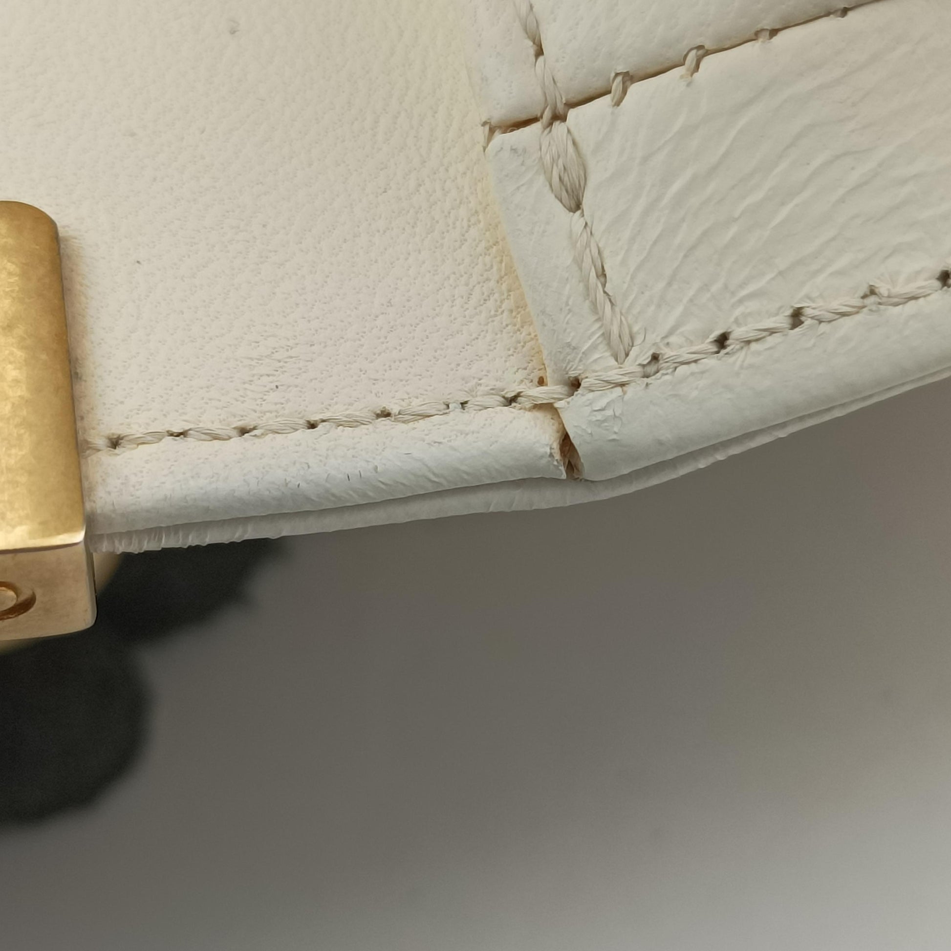 BOY CHANEL White Leather × Fur A67085 21959695ボーイシャネル ホワイト レザー × ファー Leather × Fur A67085 21959695