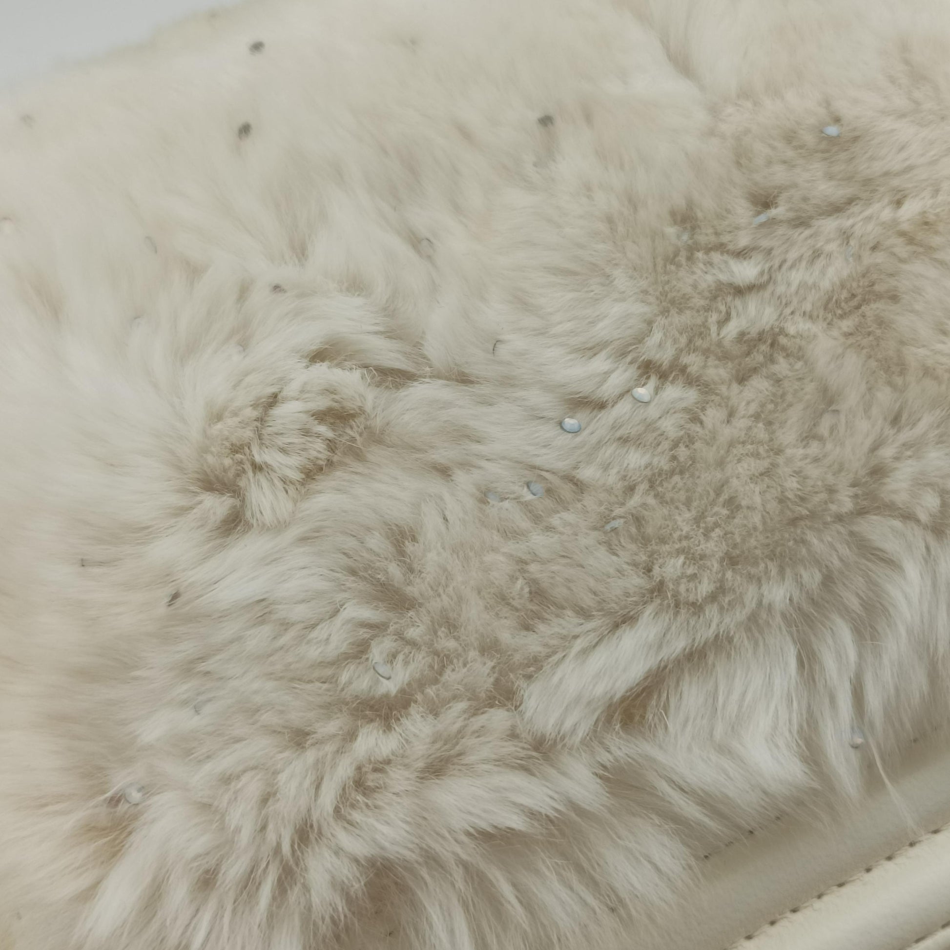 BOY CHANEL White Leather × Fur A67085 21959695ボーイシャネル ホワイト レザー × ファー Leather × Fur A67085 21959695