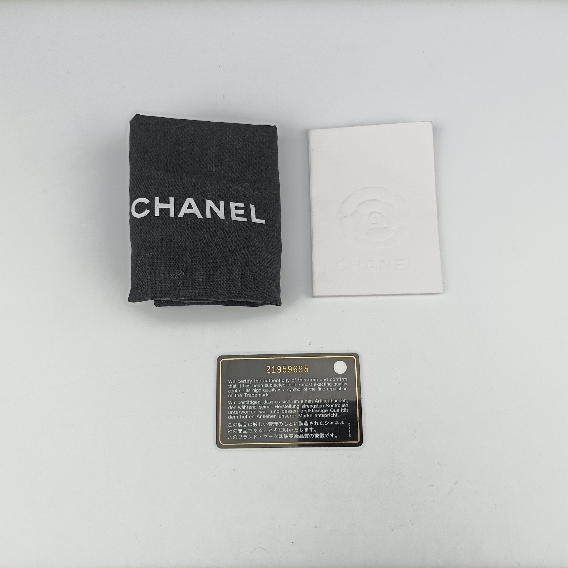 BOY CHANEL White Leather × Fur A67085 21959695ボーイシャネル ホワイト レザー × ファー Leather × Fur A67085 21959695