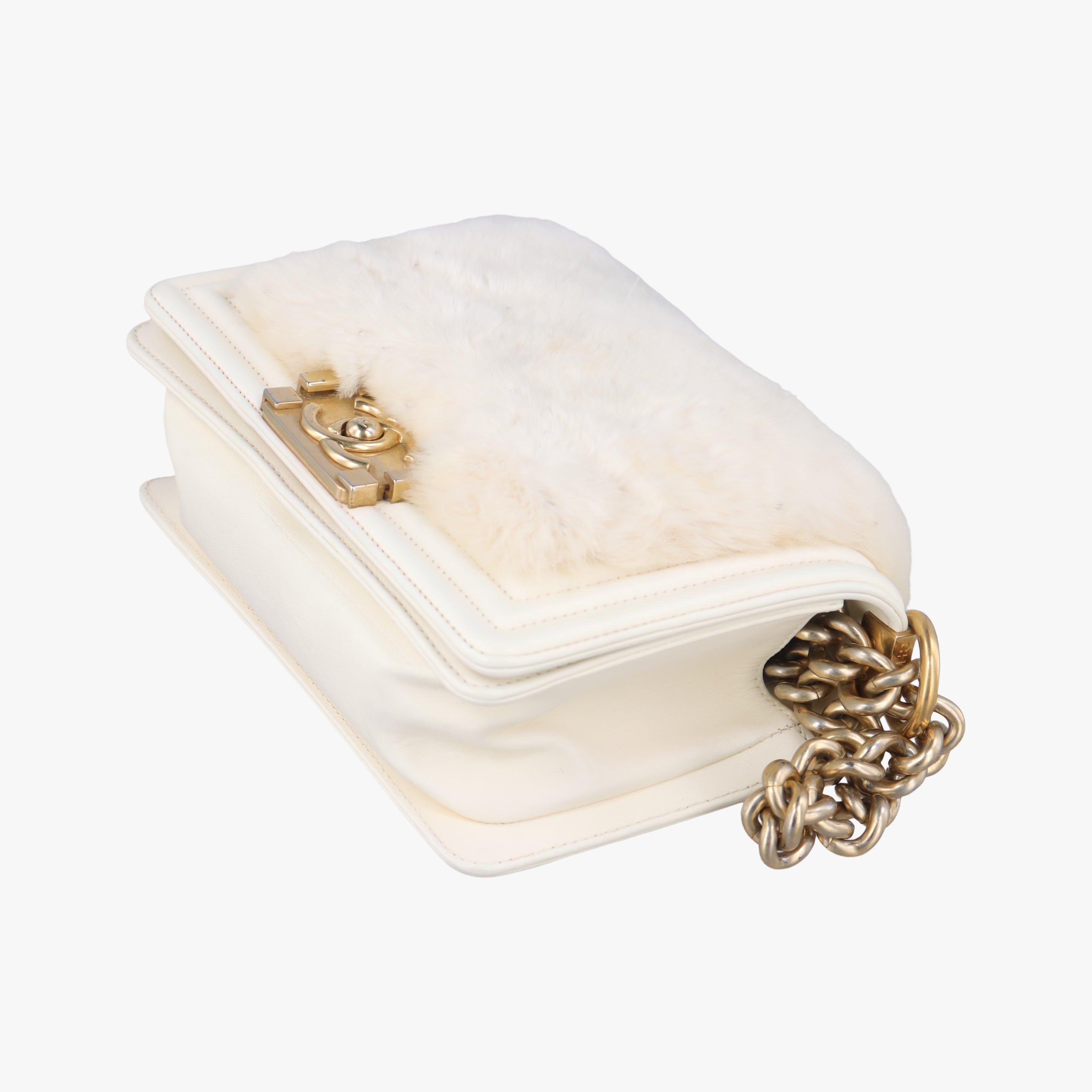 BOY CHANEL White Leather × Fur A67085 21959695ボーイシャネル ホワイト レザー × ファー Leather × Fur A67085 21959695