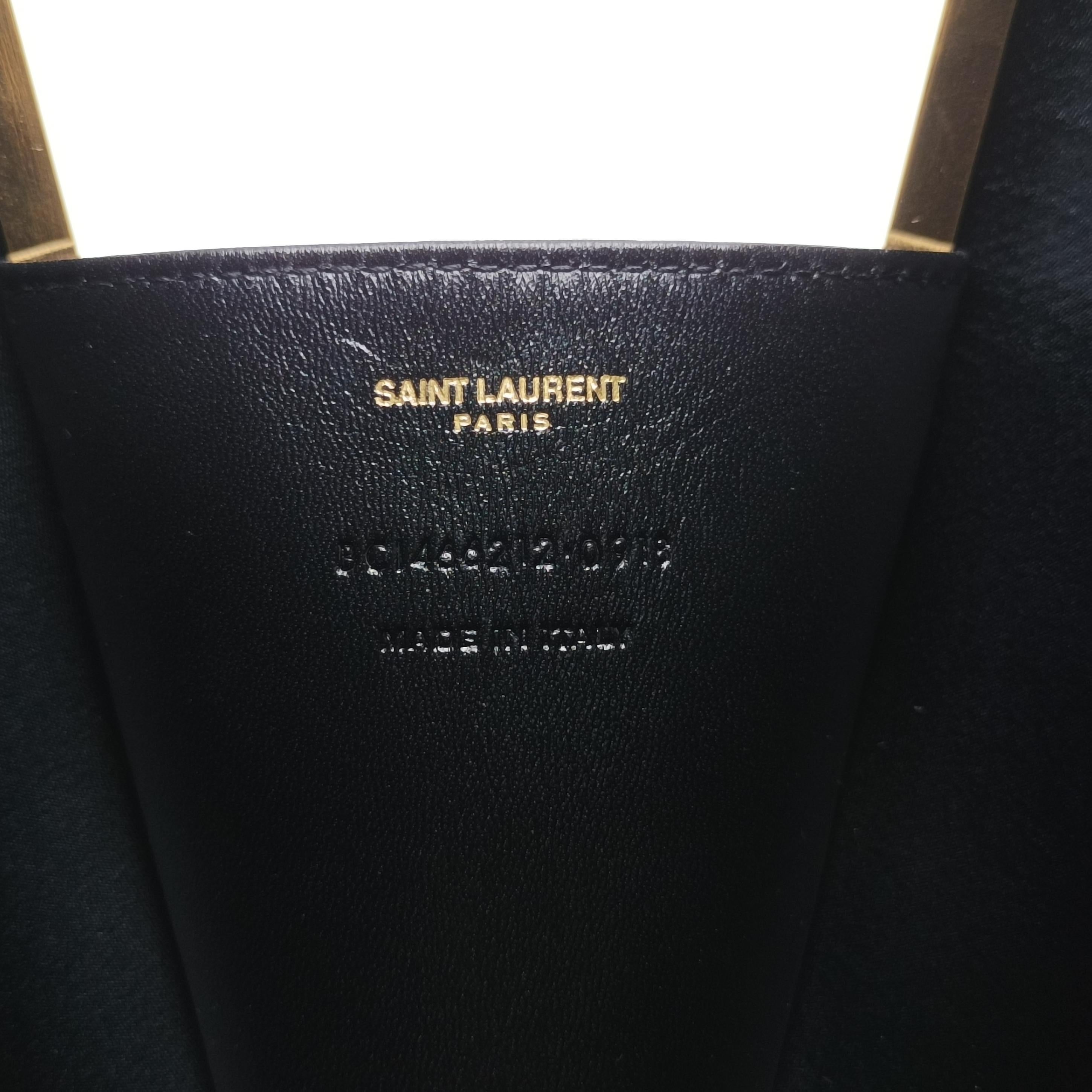 Love box heart Black Leather 466212 BCI466212.0918ラブボックス ハート型 ブラック レザー 466212 BCI466212.0918