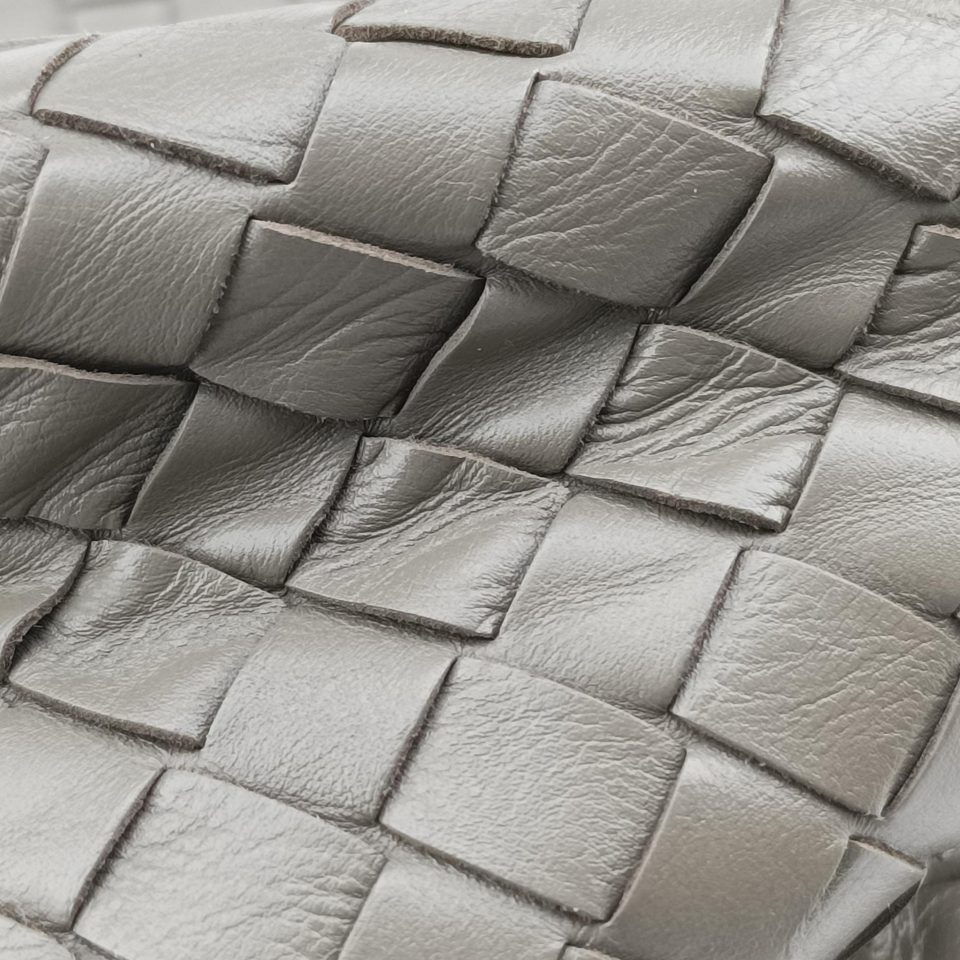 Intrecciato Grey lambskin B02440798Lイントレチャート グレー ラムスキン B02440798L