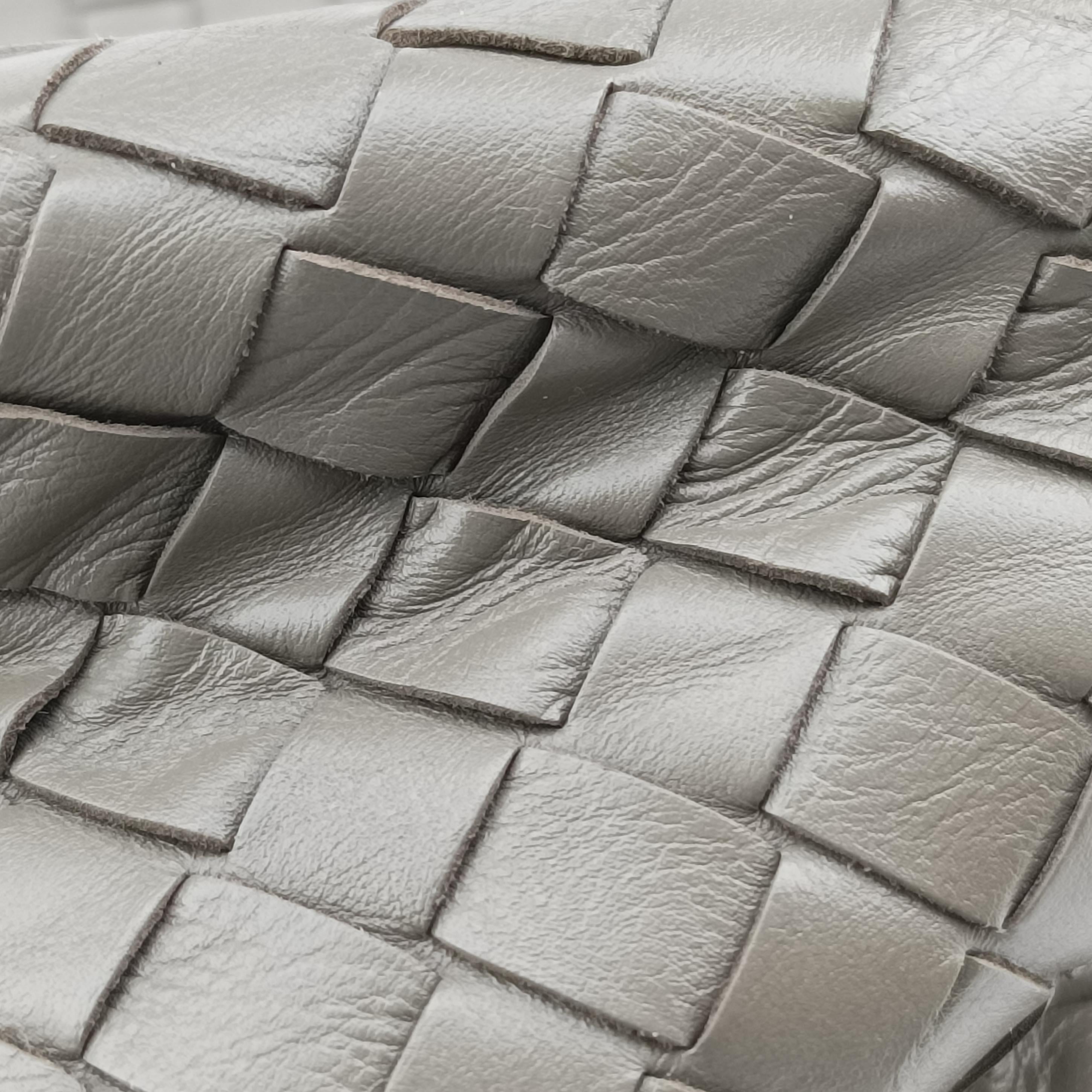 Intrecciato Grey lambskin B02440798Lイントレチャート グレー ラムスキン B02440798L