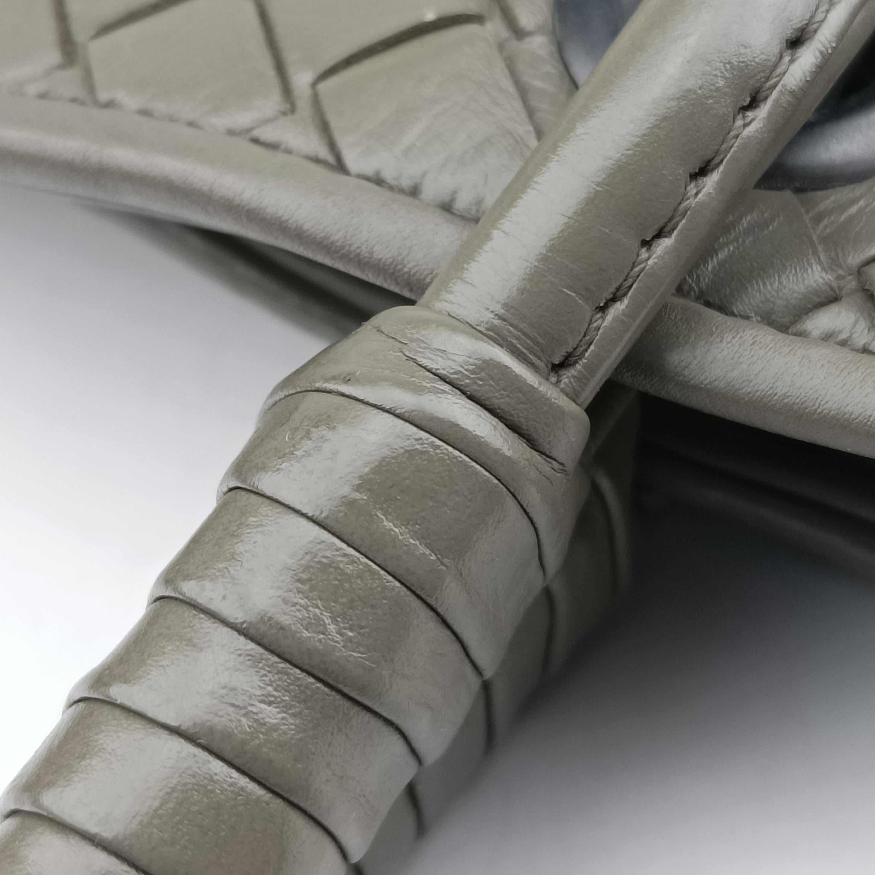 Intrecciato Grey lambskin B02440798Lイントレチャート グレー ラムスキン B02440798L