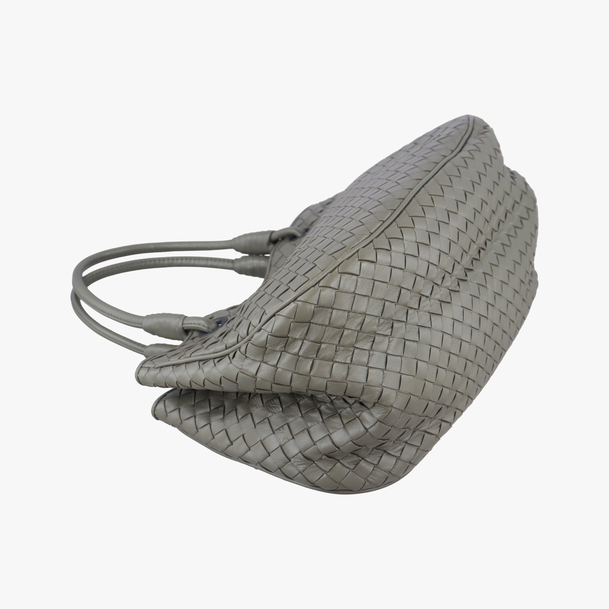 Intrecciato Grey lambskin B02440798Lイントレチャート グレー ラムスキン B02440798L