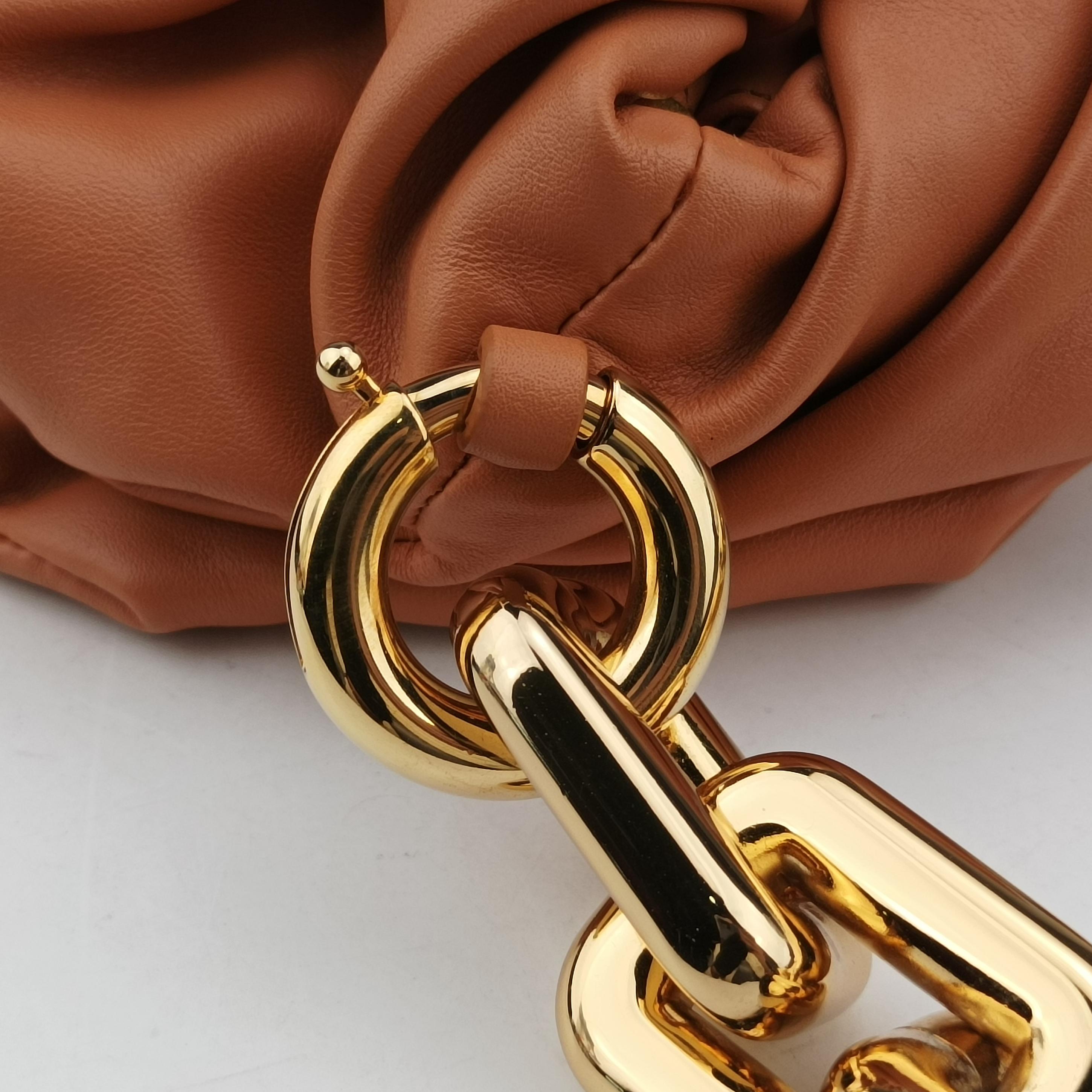 THE Chain Pouch Brown lambskin B09072901Jザ チェーン ポーチ ブラウン系 ラムスキン B09072901J