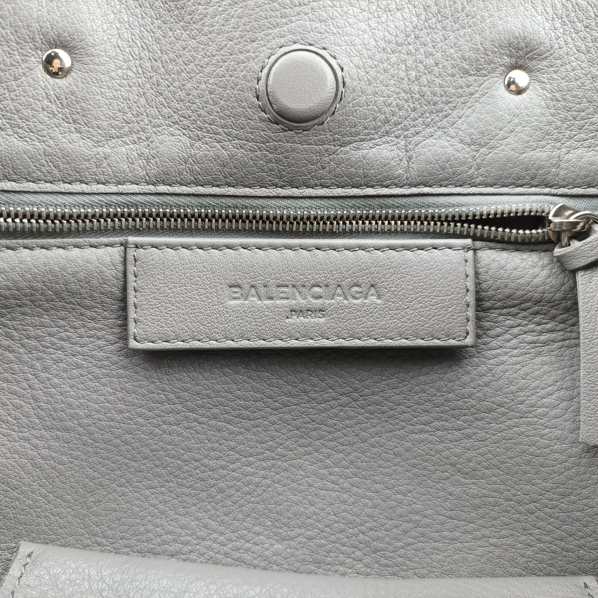 Paper A6 Zip Around Grey Leather 357333.1320.C.002123ペーパー A6 ジップアラウンド グレー レザー 357333.1320.C.002123