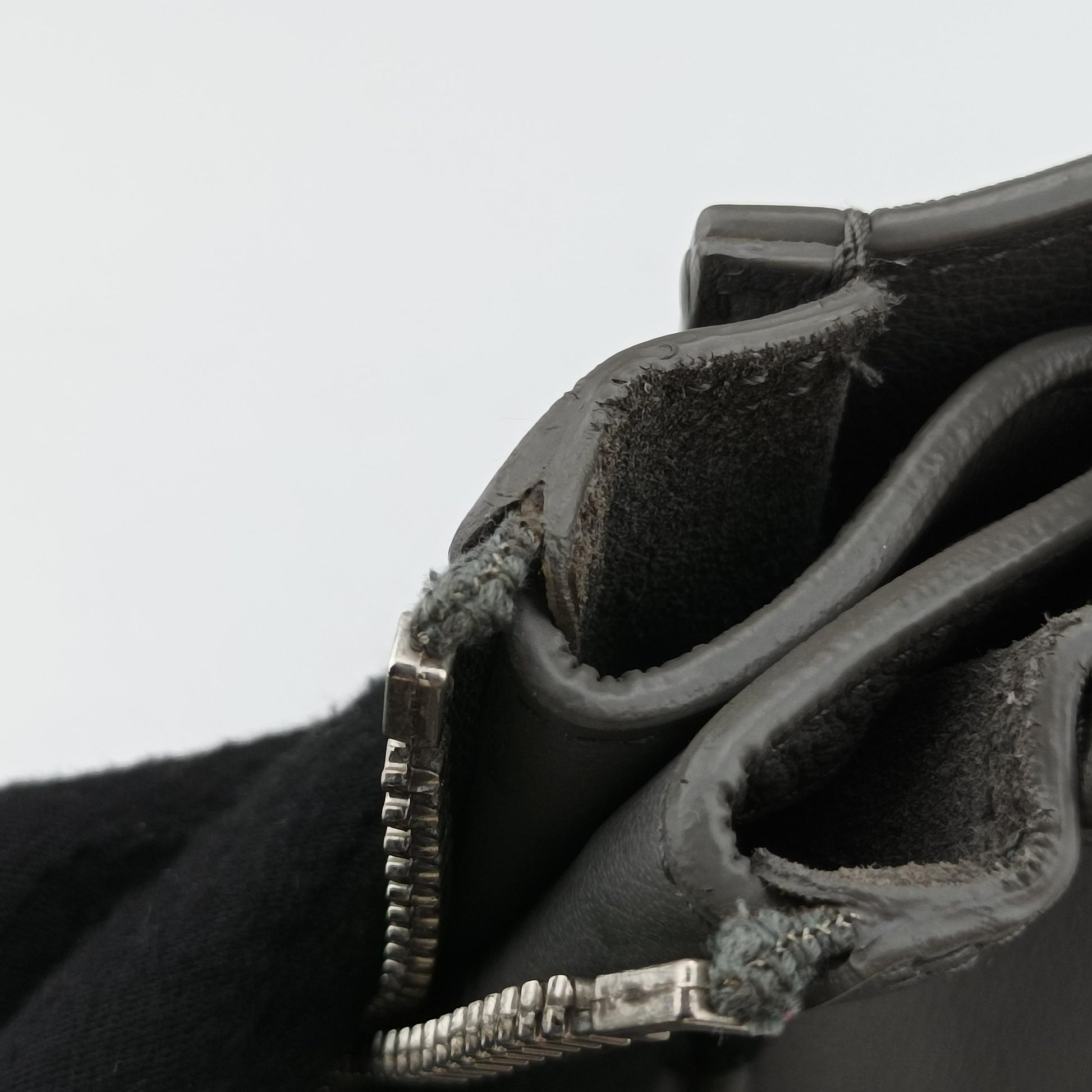 Paper A6 Zip Around Grey Leather 357333.1320.C.002123ペーパー A6 ジップアラウンド グレー レザー 357333.1320.C.002123