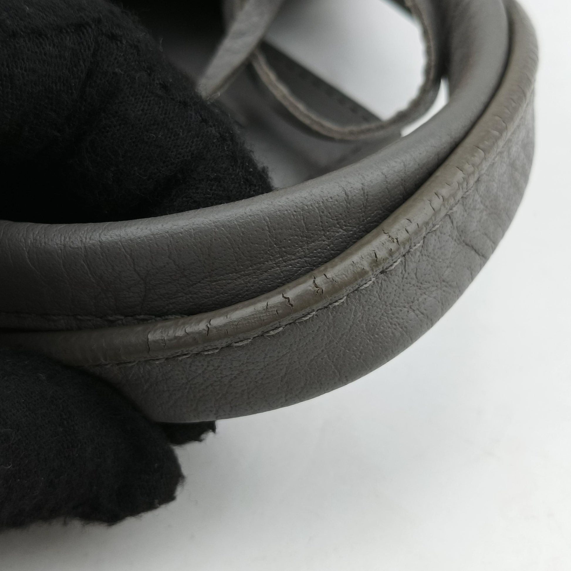 Paper A6 Zip Around Grey Leather 357333.1320.C.002123ペーパー A6 ジップアラウンド グレー レザー 357333.1320.C.002123