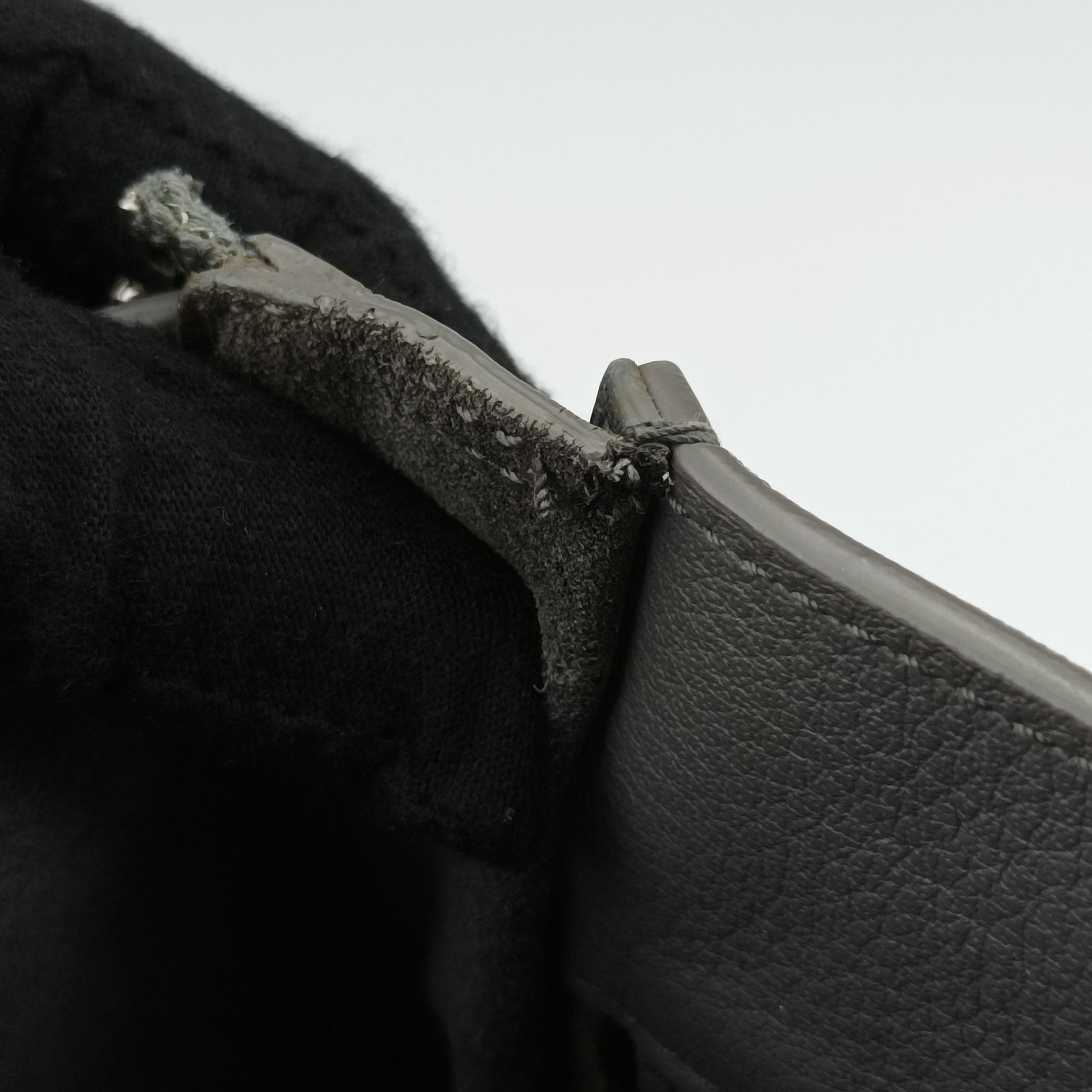 Paper A6 Zip Around Grey Leather 357333.1320.C.002123ペーパー A6 ジップアラウンド グレー レザー 357333.1320.C.002123