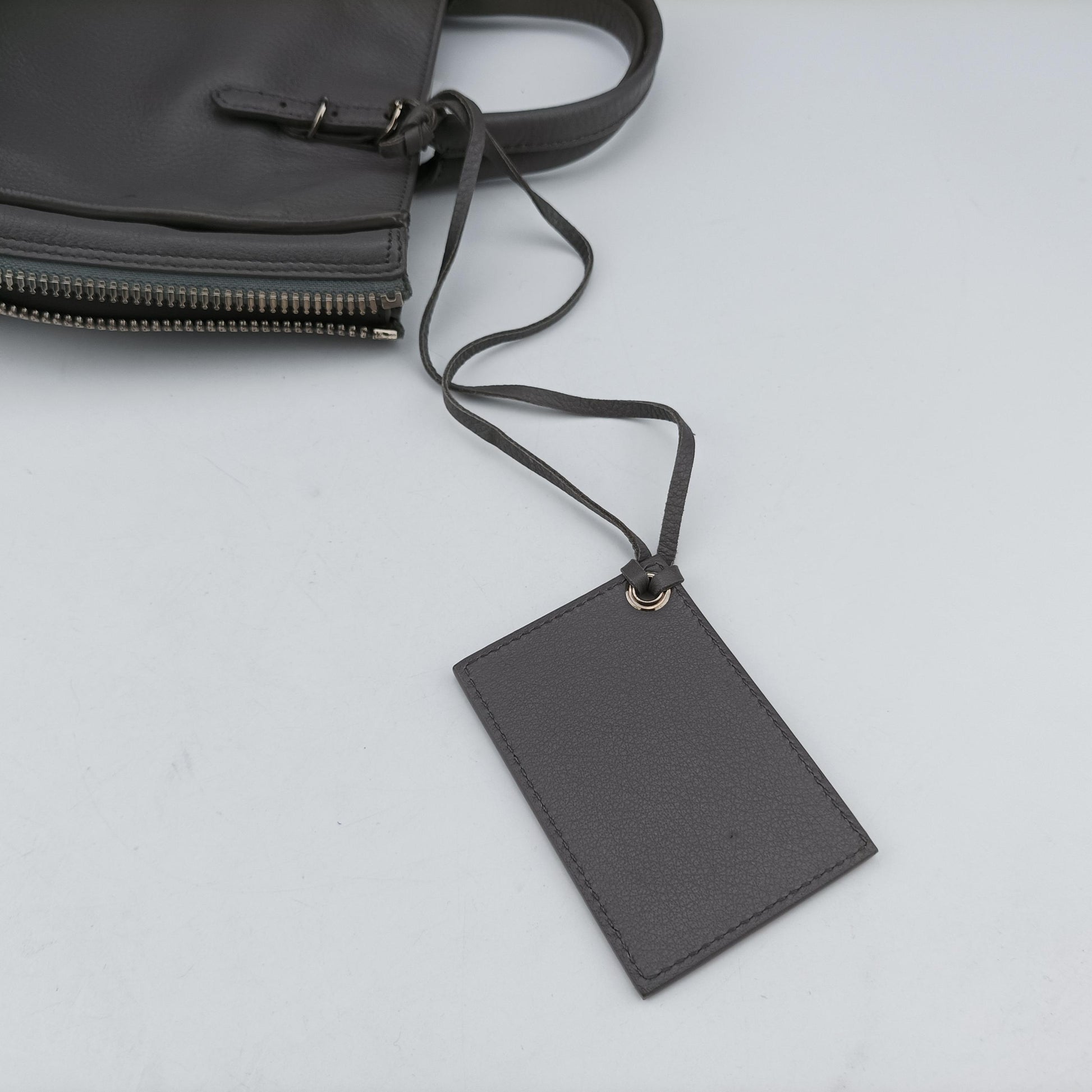 Paper A6 Zip Around Grey Leather 357333.1320.C.002123ペーパー A6 ジップアラウンド グレー レザー 357333.1320.C.002123