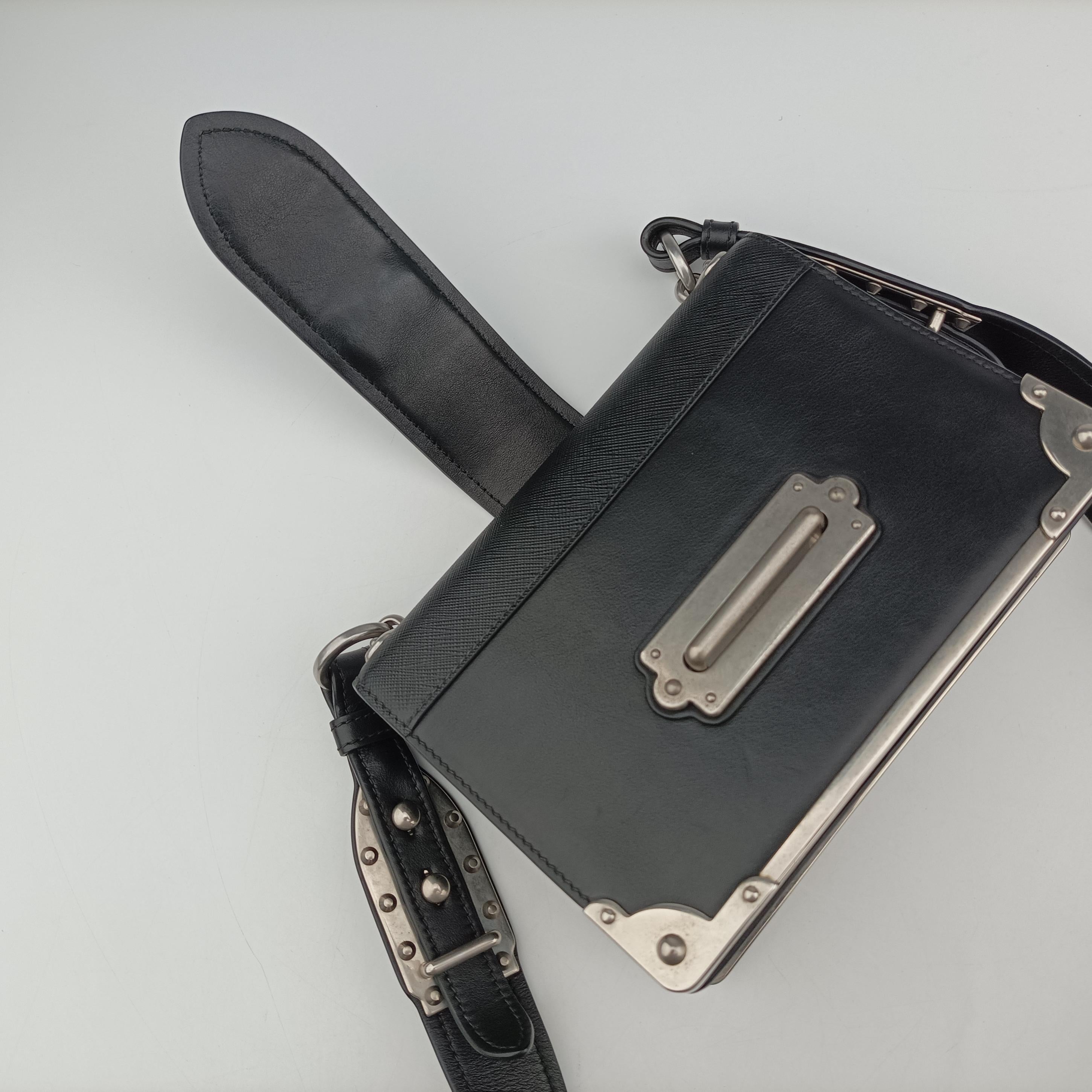 Cahier Black Leather 1BD045 25カイエ ブラック レザー 1BD045 25